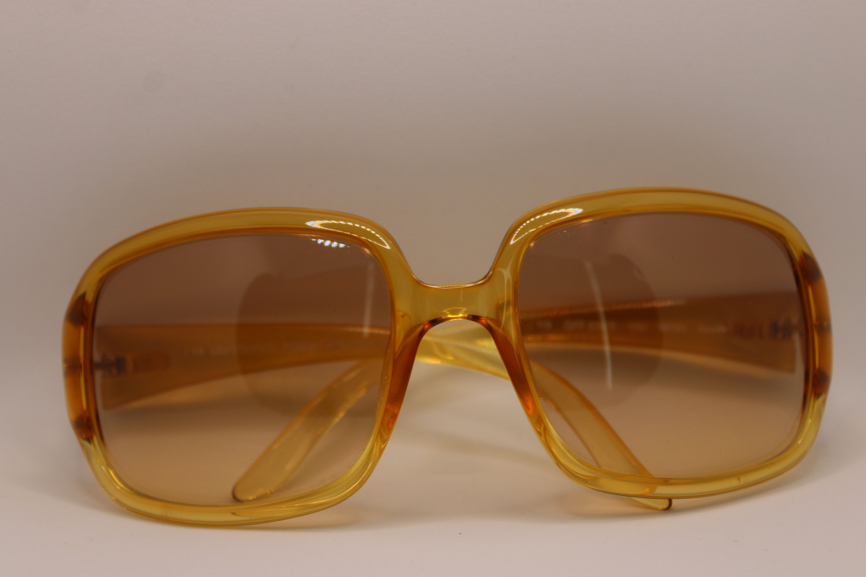 Gianfranco Ferre Fantastic Vtg. Gianfranco Ferre Yellow Sunglasses Size ONE SIZE - 6 Thumbnail