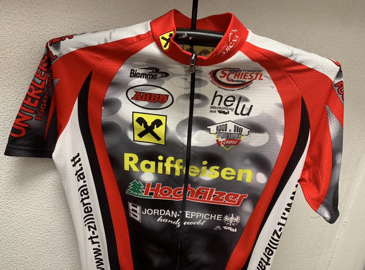 Bicycle Bicycle jersey raiffeisen red t-shirt Xl radteam Size US XL / EU 56 / 4 - 5 Thumbnail