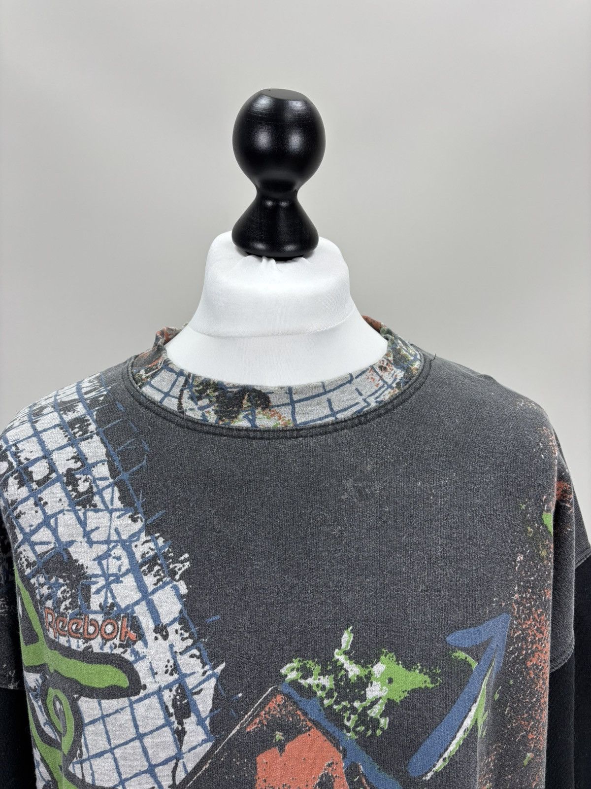 Mens vintage sweatshirt Reebok Size XL Color Multicolor