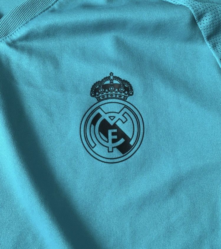 Adidas Jersey training real madrid Size US M / EU 48-50 / 2 - 2 Thumbnail