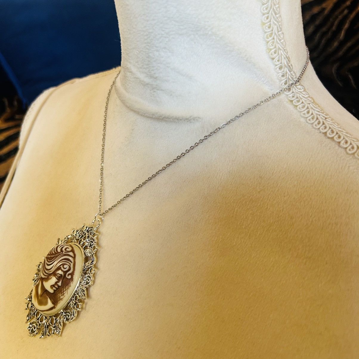 Handmade Handcrafted vintage high dome Victorian lady cameo necklace Size ONE SIZE - 4 Thumbnail