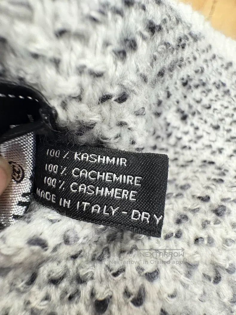 Chanel Chanel Grey and white cashmere large logo knitted shawl sc Size ONE SIZE - 7 Thumbnail