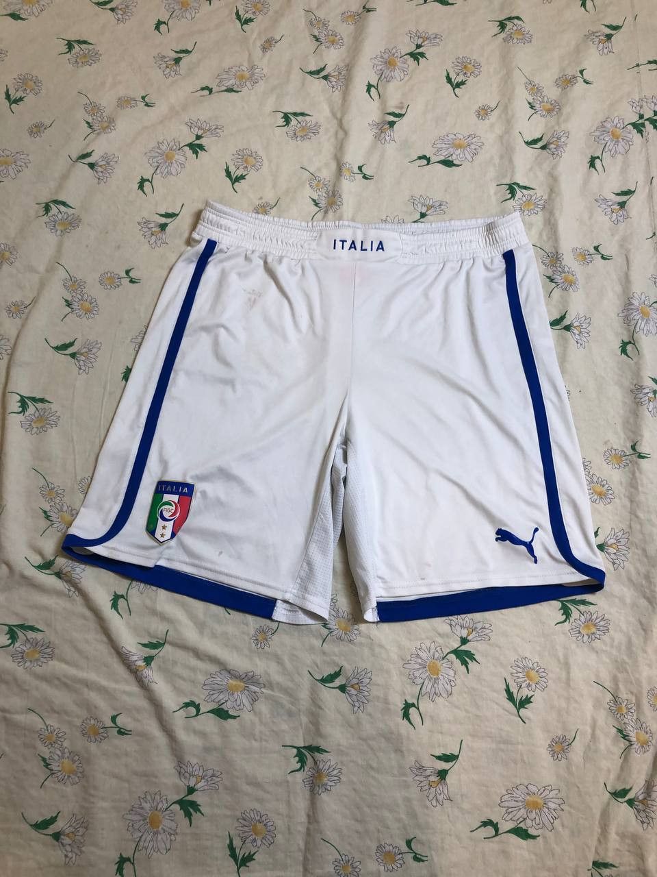 Puma ITALY 2012/2013 AWAY FOOTBALL SHORTS PUMA SIZE L ADULT Size US 34 / EU 50 - 1 Thumbnail