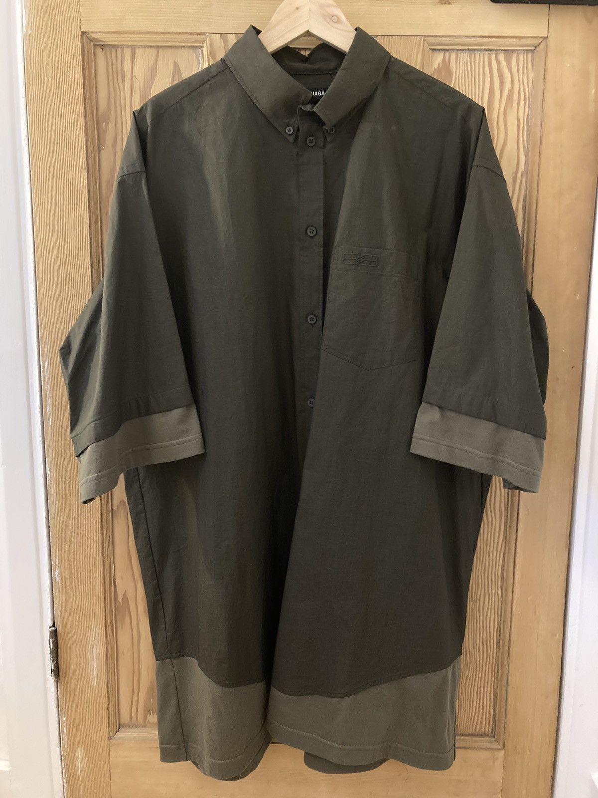 Balenciaga BNWT Mens Trompe Loeil oversized button up ss shirt Size US L / EU 52-54 / 3 - 1 Thumbnail