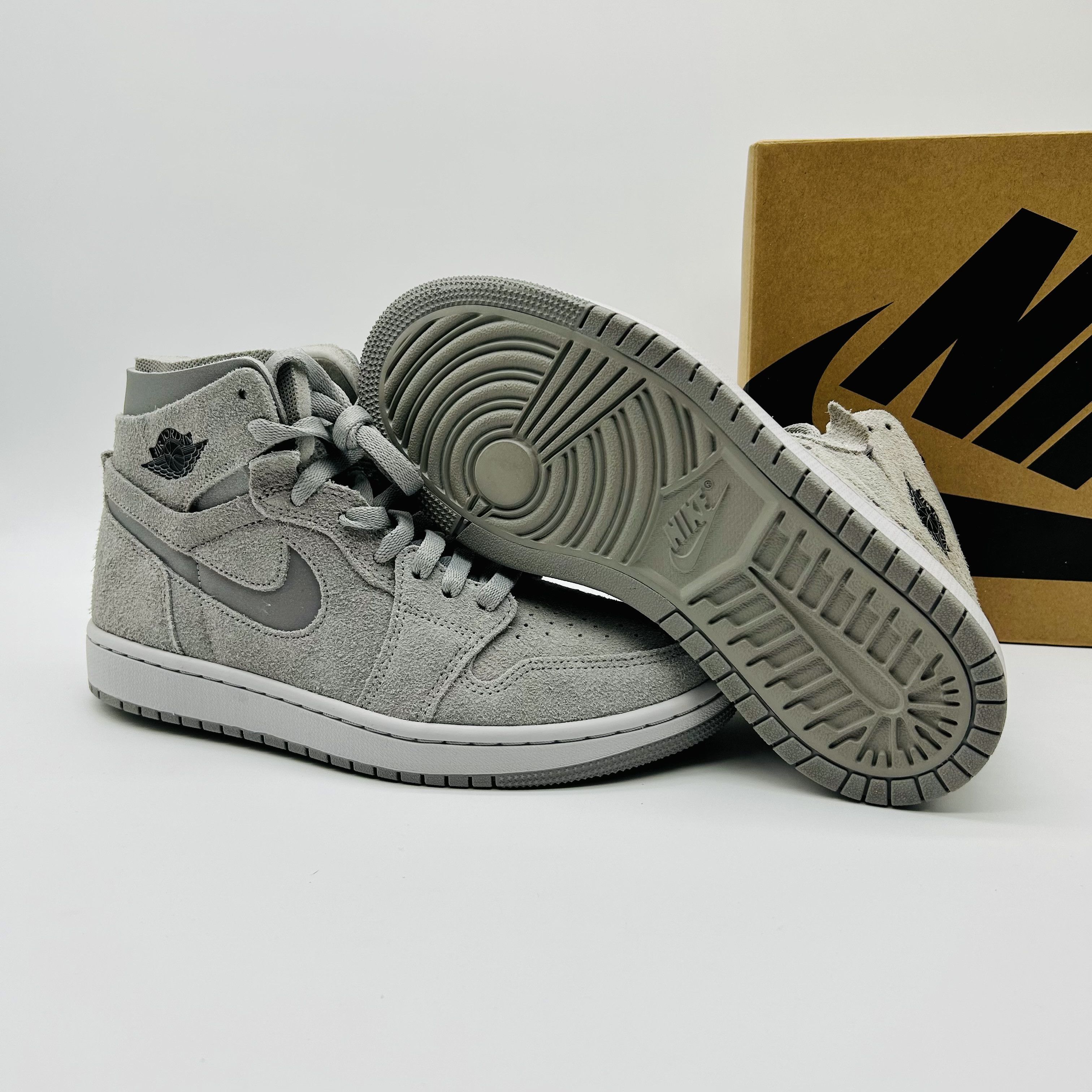 Jordan Brand Jordan 1 Zoom CMFT Metallic Silver (W) Size US 7.5 / IT 37.5 - 4 Thumbnail