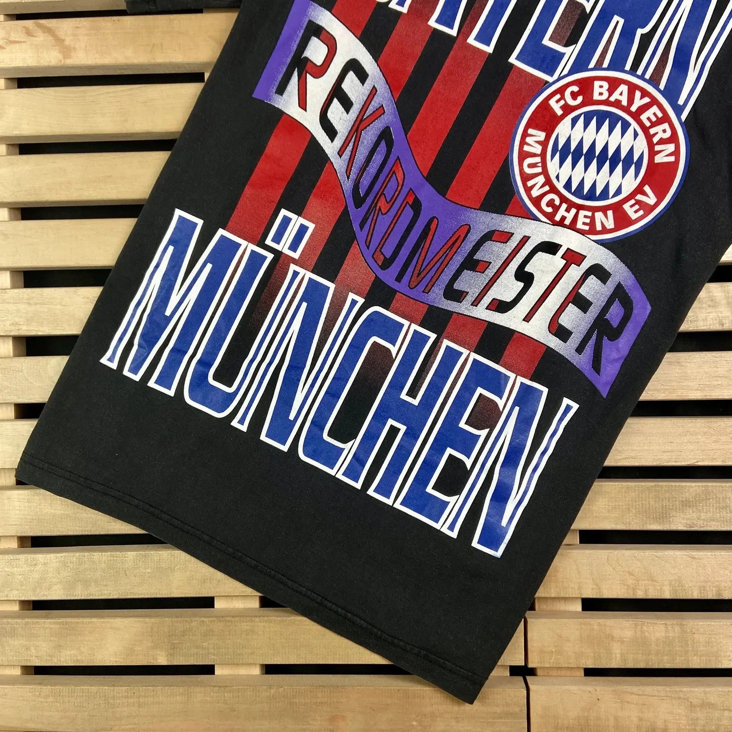 Vintage Mens Vintage T Shirt Bayern Munchen Rekordmeister Size XL Size US XL / EU 56 / 4 - 3 Thumbnail