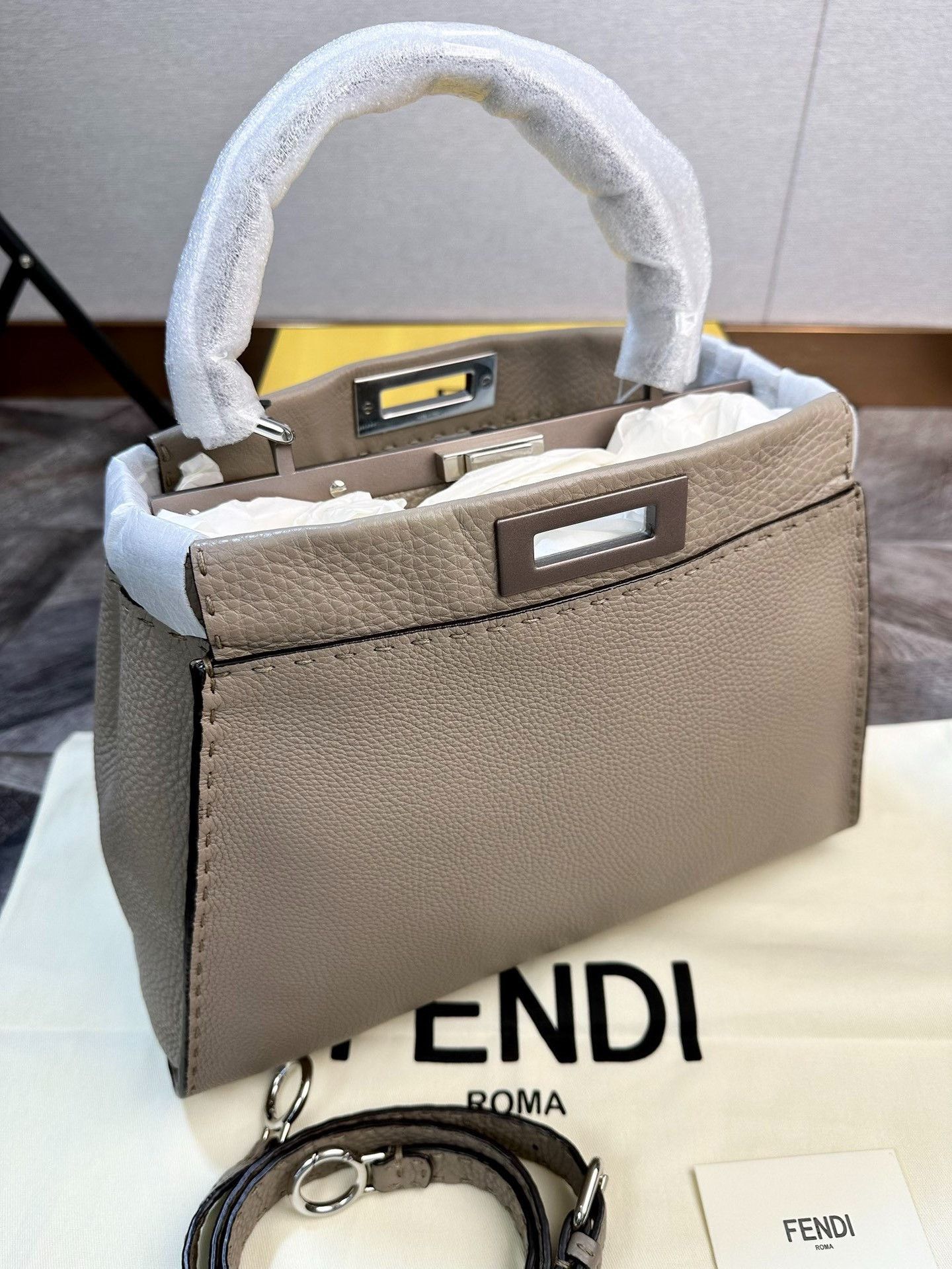 Fendi Fendi Peekaboo Medium Classic Size ONE SIZE - 1 Thumbnail