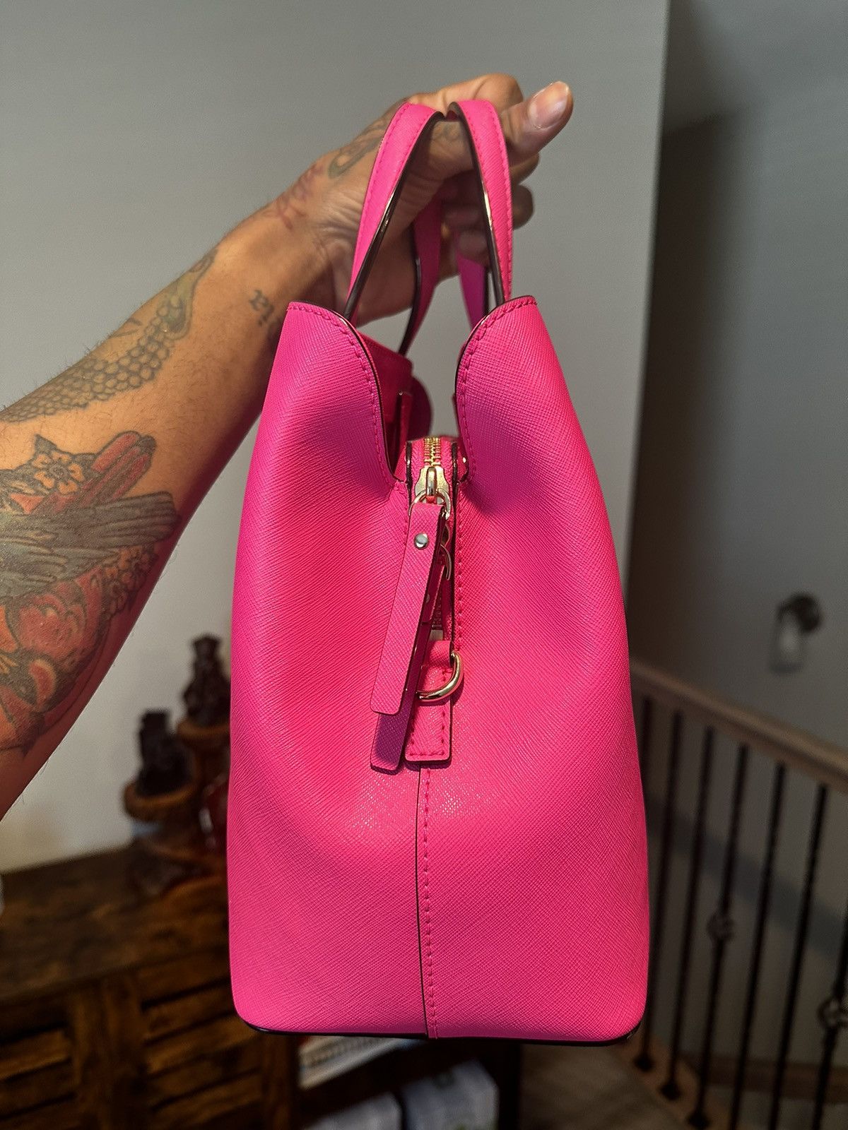 Kate Spade Kate spade *very rare* hot pink saffiano satchel Size ONE SIZE - 4 Thumbnail