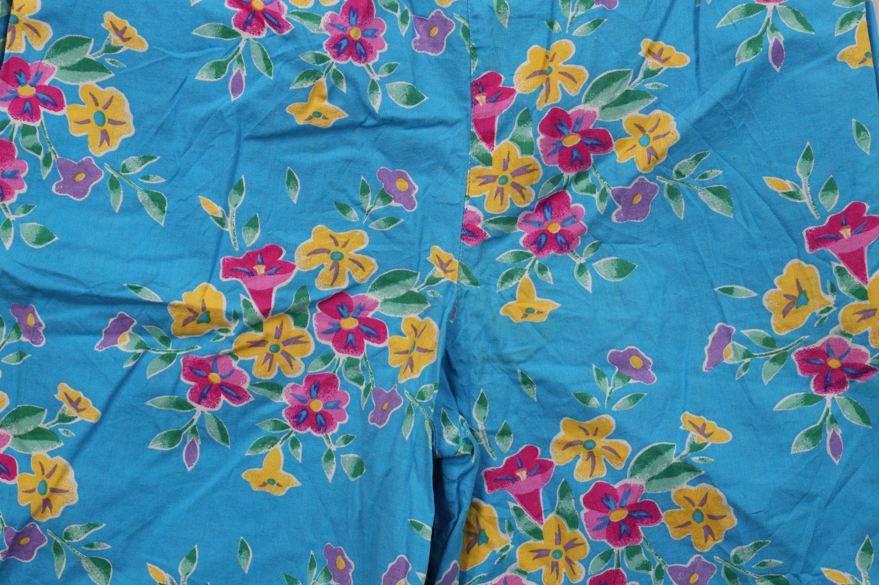Vintage Vintage 90s Streetwear Flower All Over Print Shorts Cotton Size 31" - 9 Thumbnail