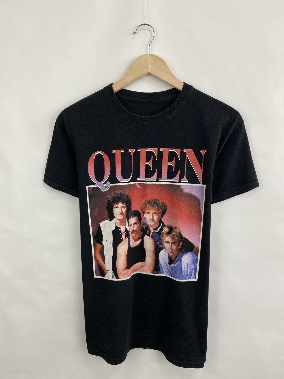 Band Tees 🇺🇸 Vintage Y2K Queen Rock Band T-Shirt Rare Retro Size US M / EU 48-50 / 2 - 3 Thumbnail