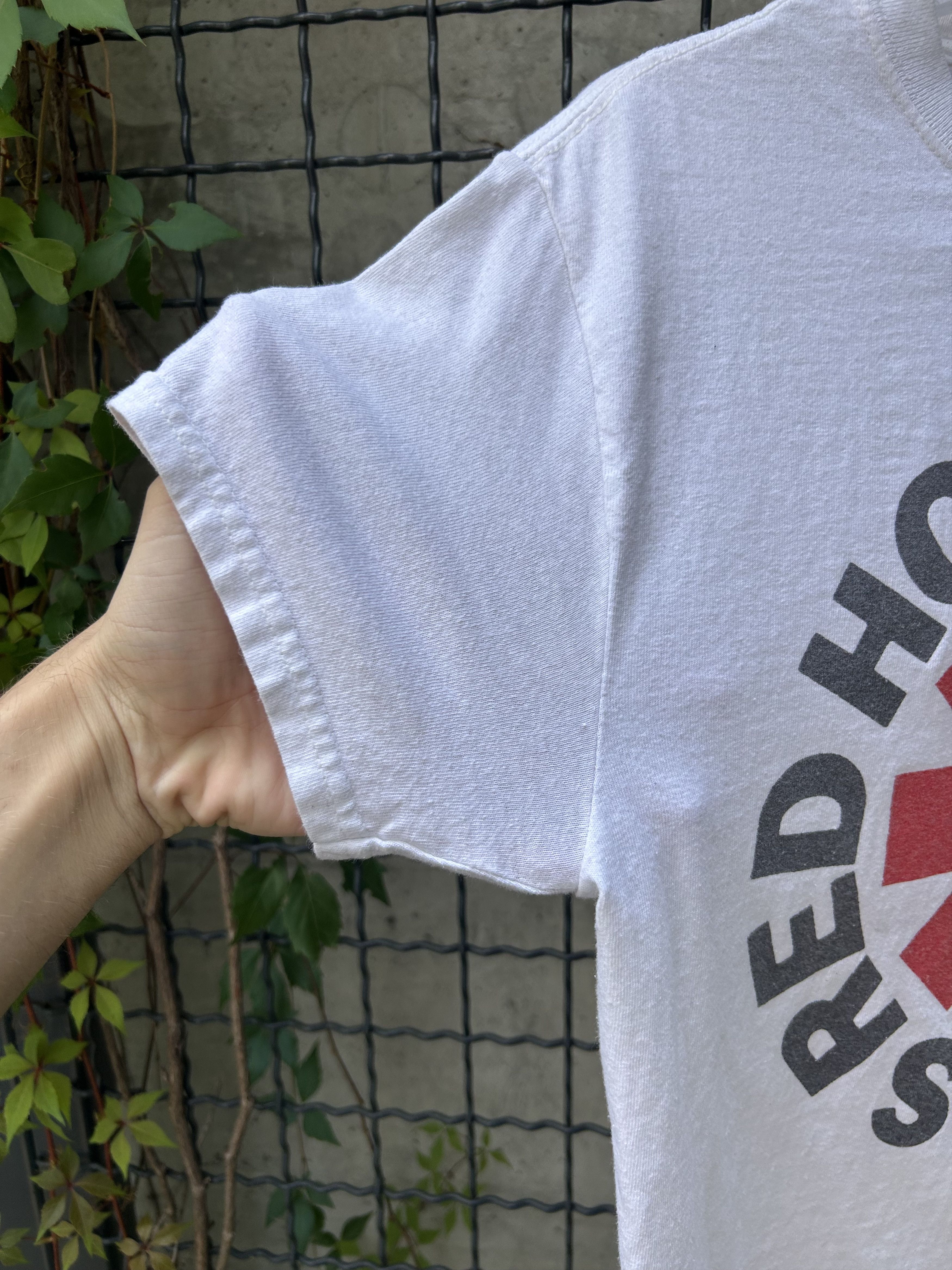 Band Tees Vintage 2011 Red Hot Chili Peppers Rock Band T-shirt Size US S / EU 44-46 / 1 - 6 Thumbnail