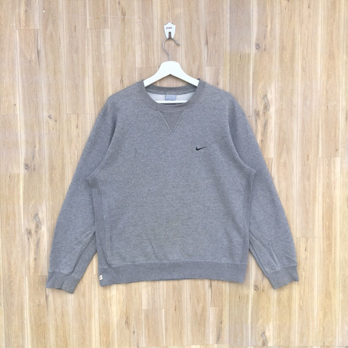 Nike Vintage Nike Crewneck Embroidered Sweatshirt Size US L / EU 52-54 / 3 - 1 Thumbnail