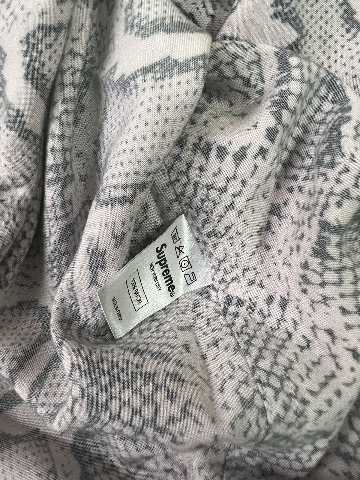 Supreme Supreme snakeskin rayon shirt 2012 Size US L / EU 52-54 / 3 - 3 Thumbnail