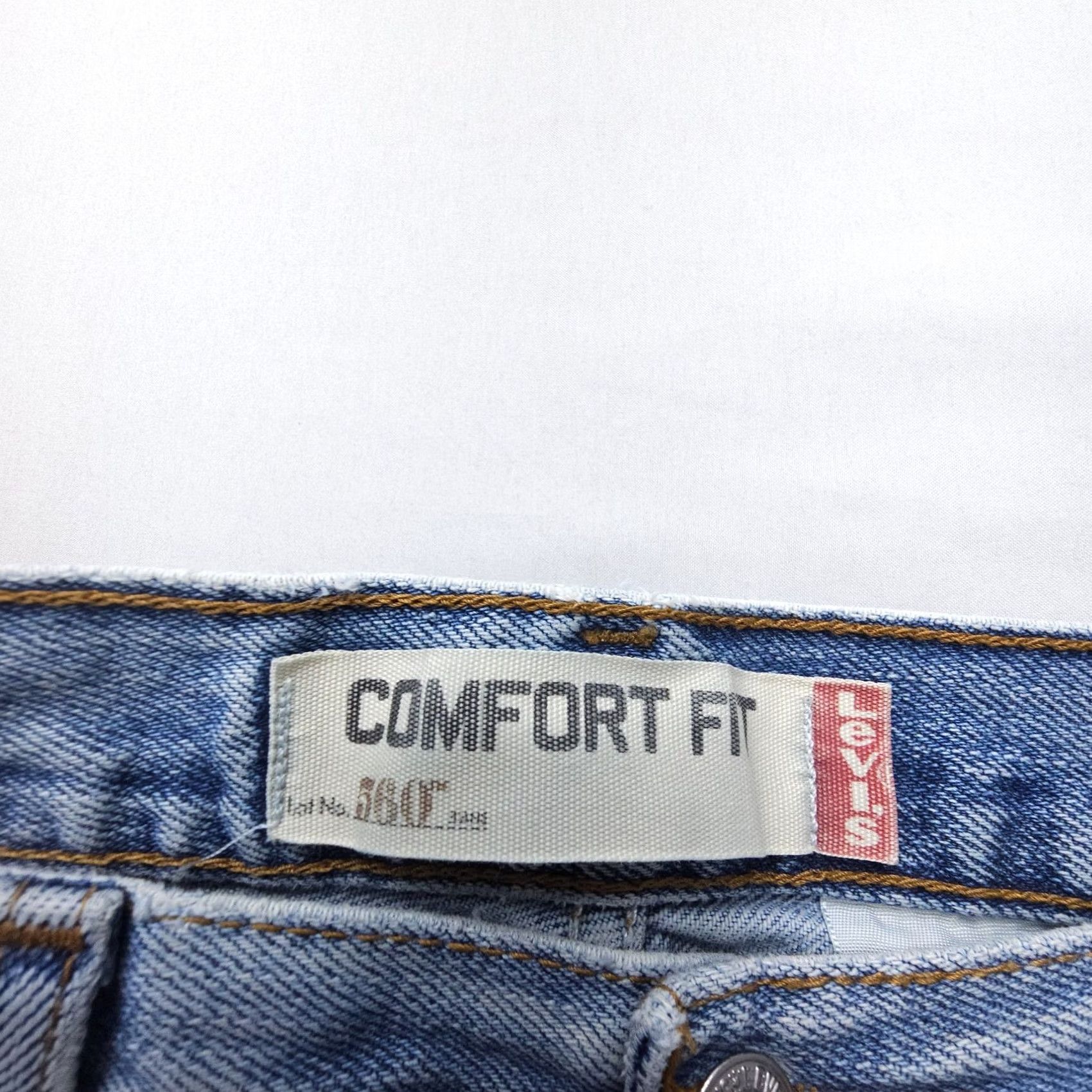 Levi's VINTAGE Levi's 560 Jeans Mens 33 x 34 Light Blue 90s American Baggy Comfort Fit 5-Pocket Denim Jeans Mens Size US 33 - 3 Thumbnail