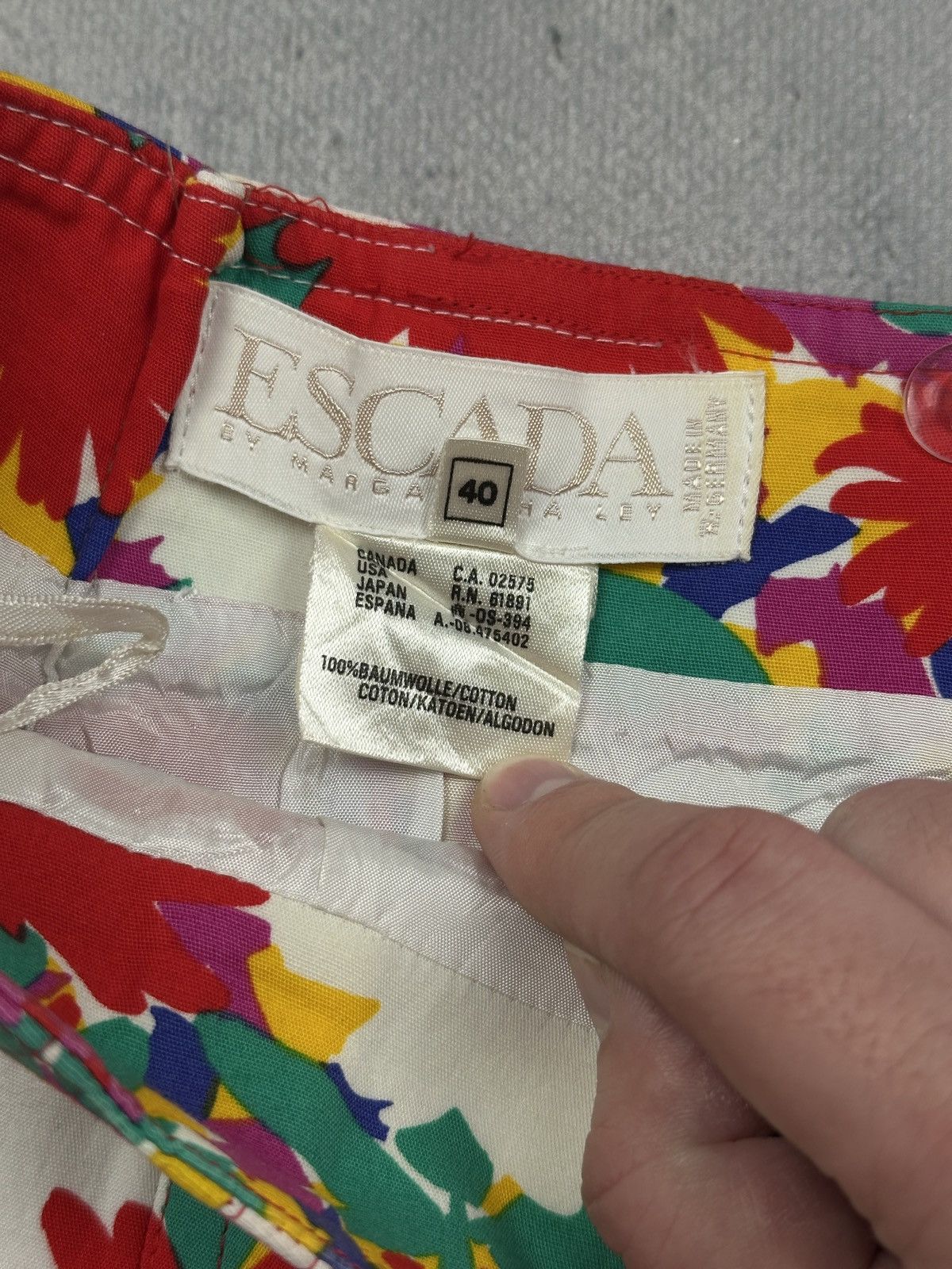Escada Vintage Escada by Margaretha Floral Print Cotton Mini Skirt Size 32" / US 10 / IT 46 - 7 Thumbnail