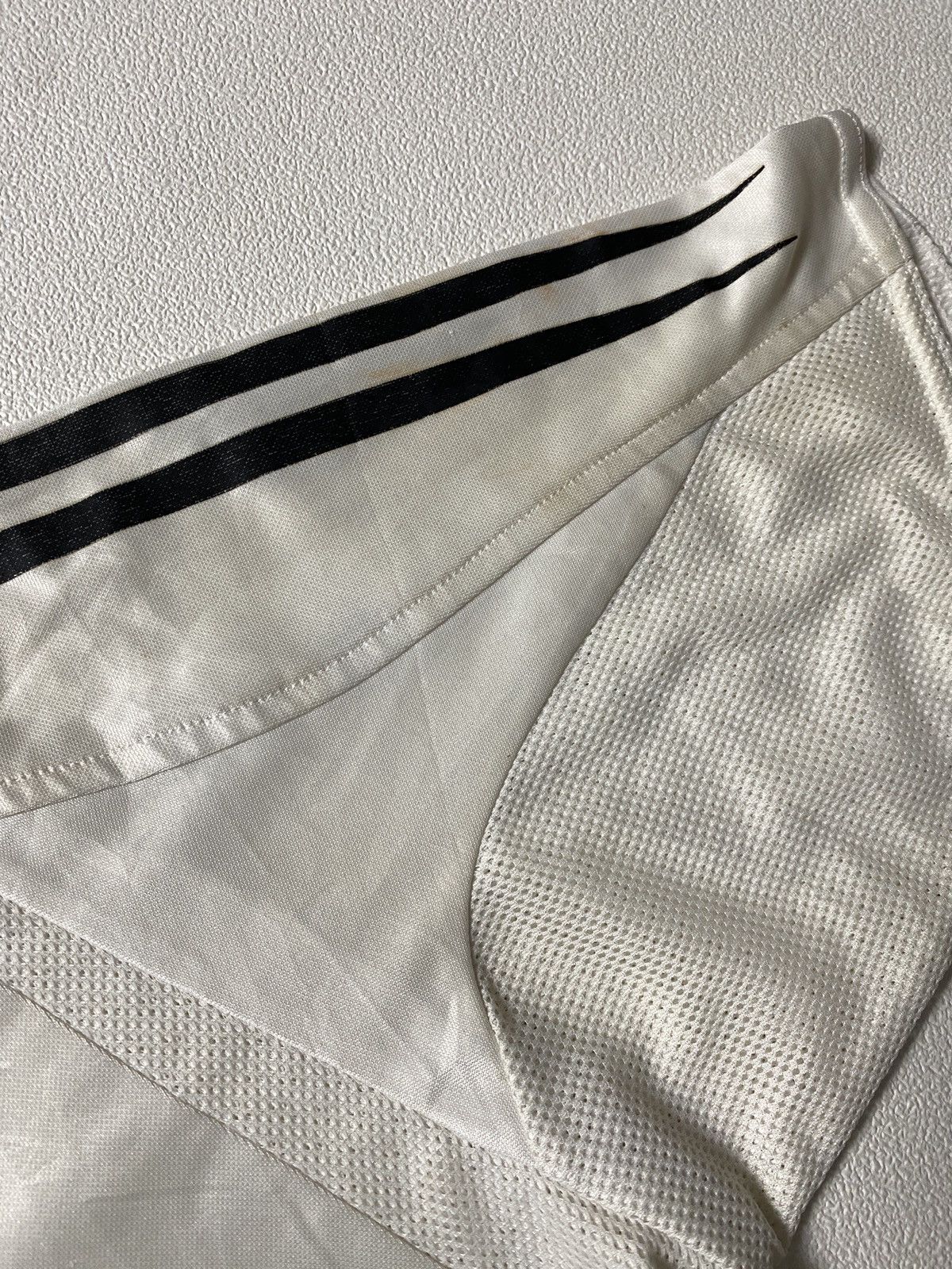 Adidas VINTAGE 2003 ADDIAS REAL MADRID RAUL HOME JERSEY Size US S / EU 44-46 / 1 - 8 Thumbnail