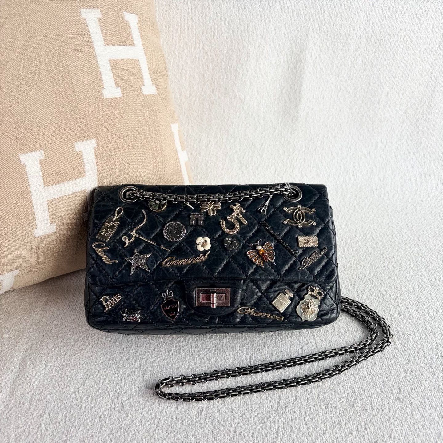 Chanel Pre-loved Bag Very good condition Size ONE SIZE - 1 Thumbnail