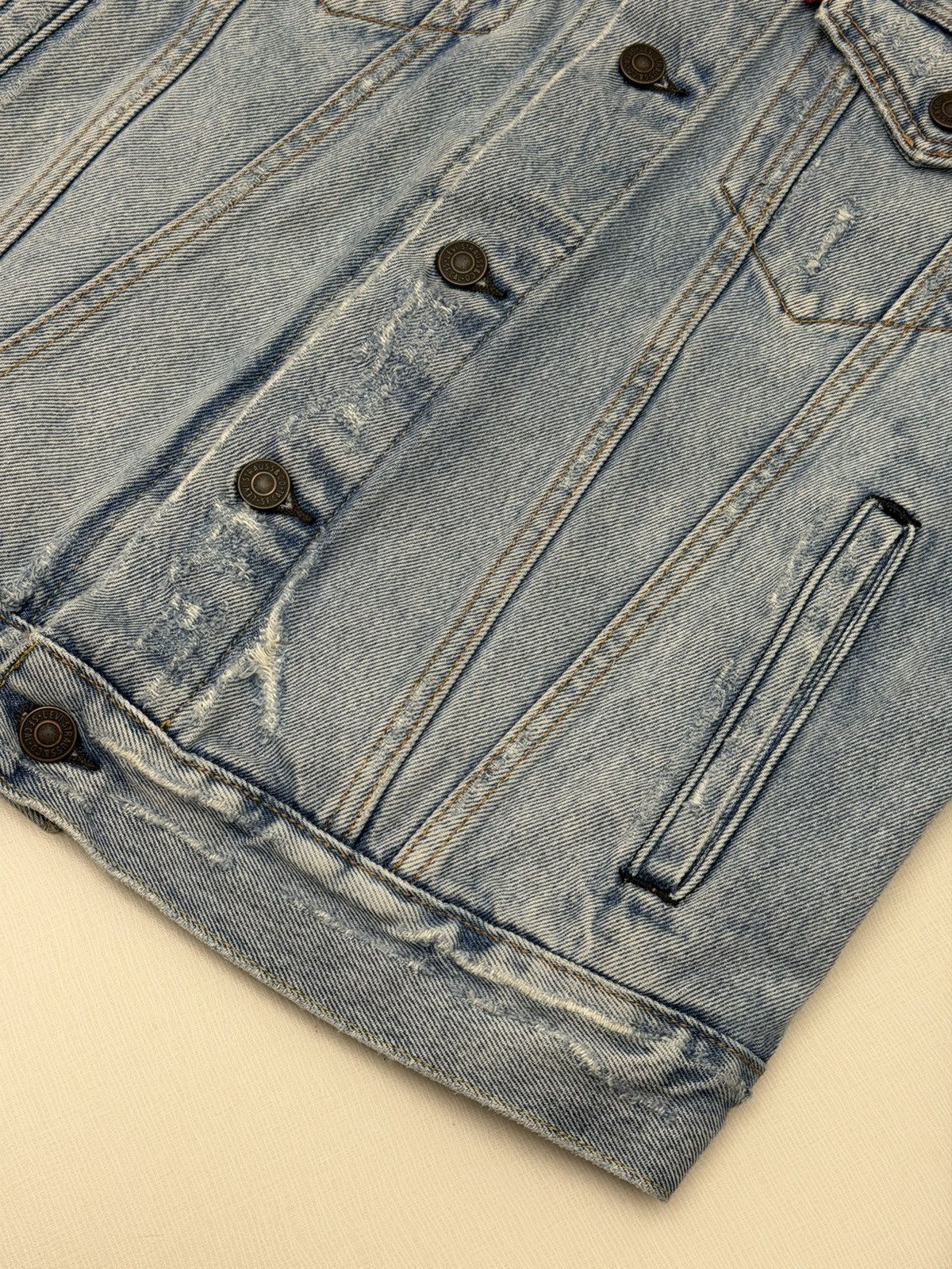 Levi's Levi's Trucker Jacket Size Small Light Wash Denim Distressed Size US S / EU 44-46 / 1 - 7 Thumbnail