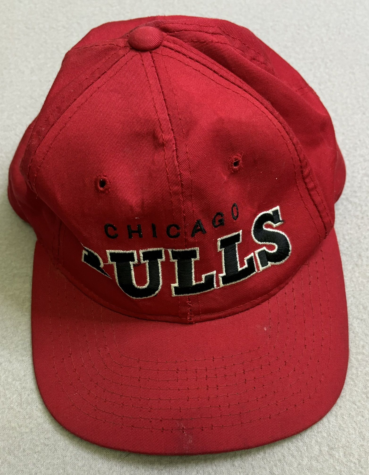 NBA × Starter × Vintage Chicago Bulls NBA 90s Starter Red Cap Size ONE SIZE - 1 Thumbnail