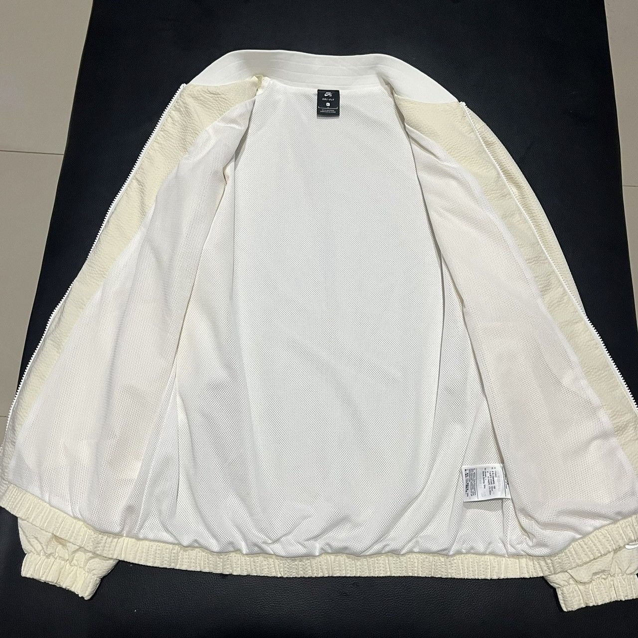 Nike SB Nike SB Seersucker Bomber Jacket Size US L / EU 52-54 / 3 - 9 Thumbnail