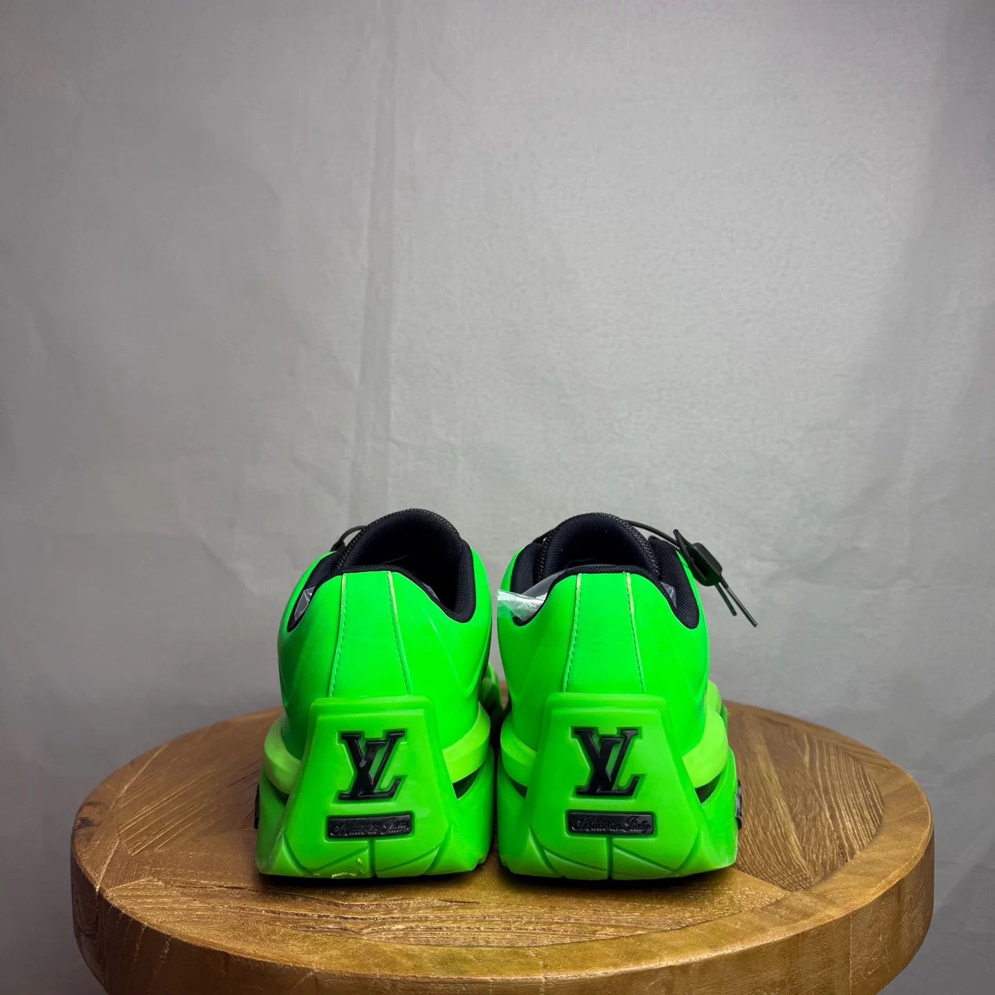 Louis Vuitton Louis Vuitton LV Millenium Fluorescent Green Sneakers 40 Size US 7 / EU 40 - 4 Thumbnail