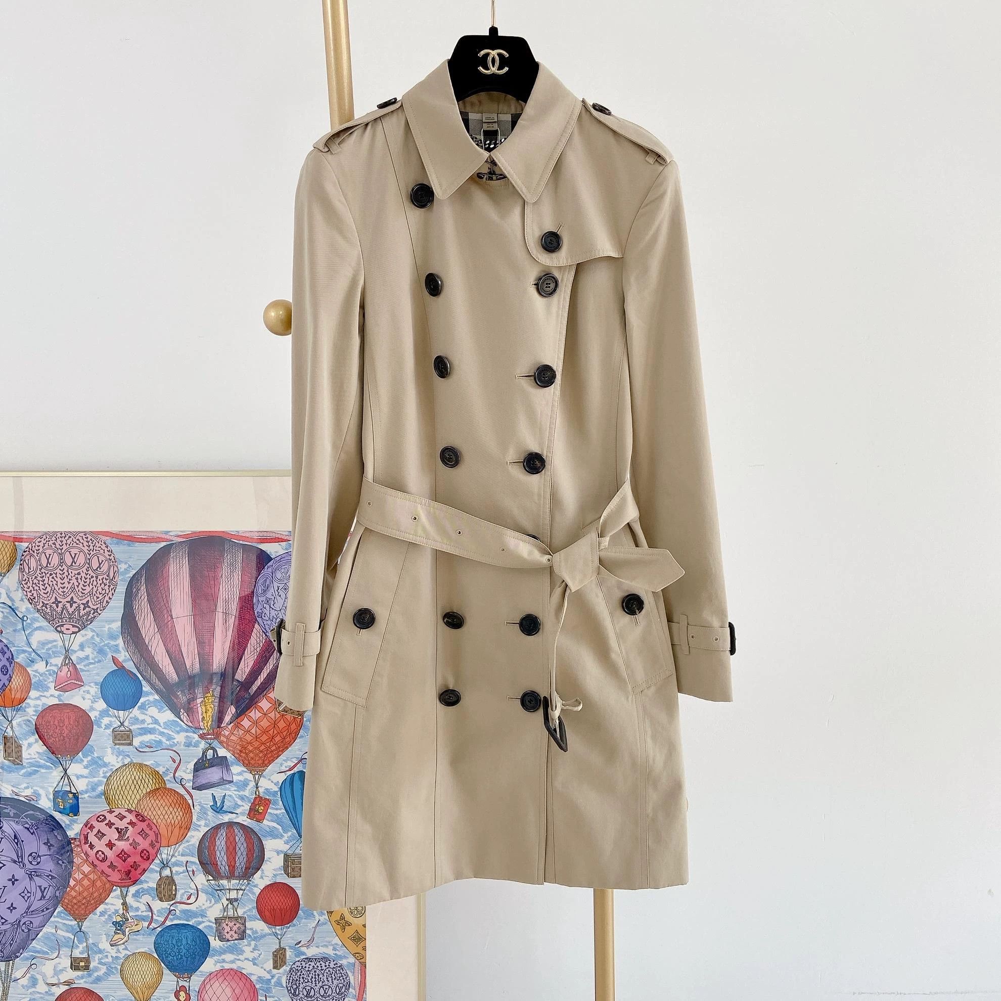 Burberry Burberry Light Khaki Trench Coat UK2 1918 Size XXS / US 00 / IT 34 - 1 Thumbnail