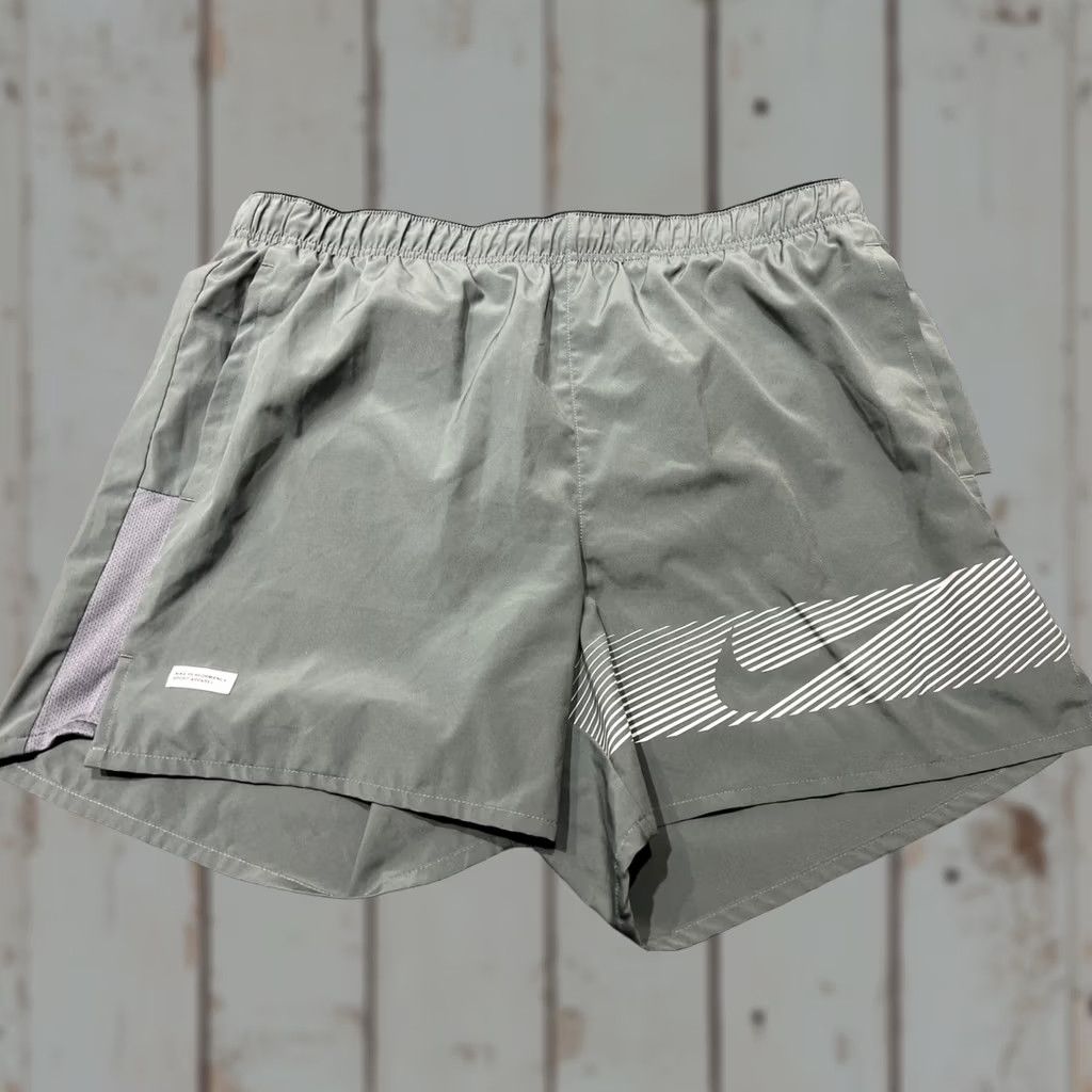 Nike Nike Challenger Flash Shorts Mens Lined Dri Fit Side Pockets 5" Inseam Green L Size US 33 - 1 Thumbnail