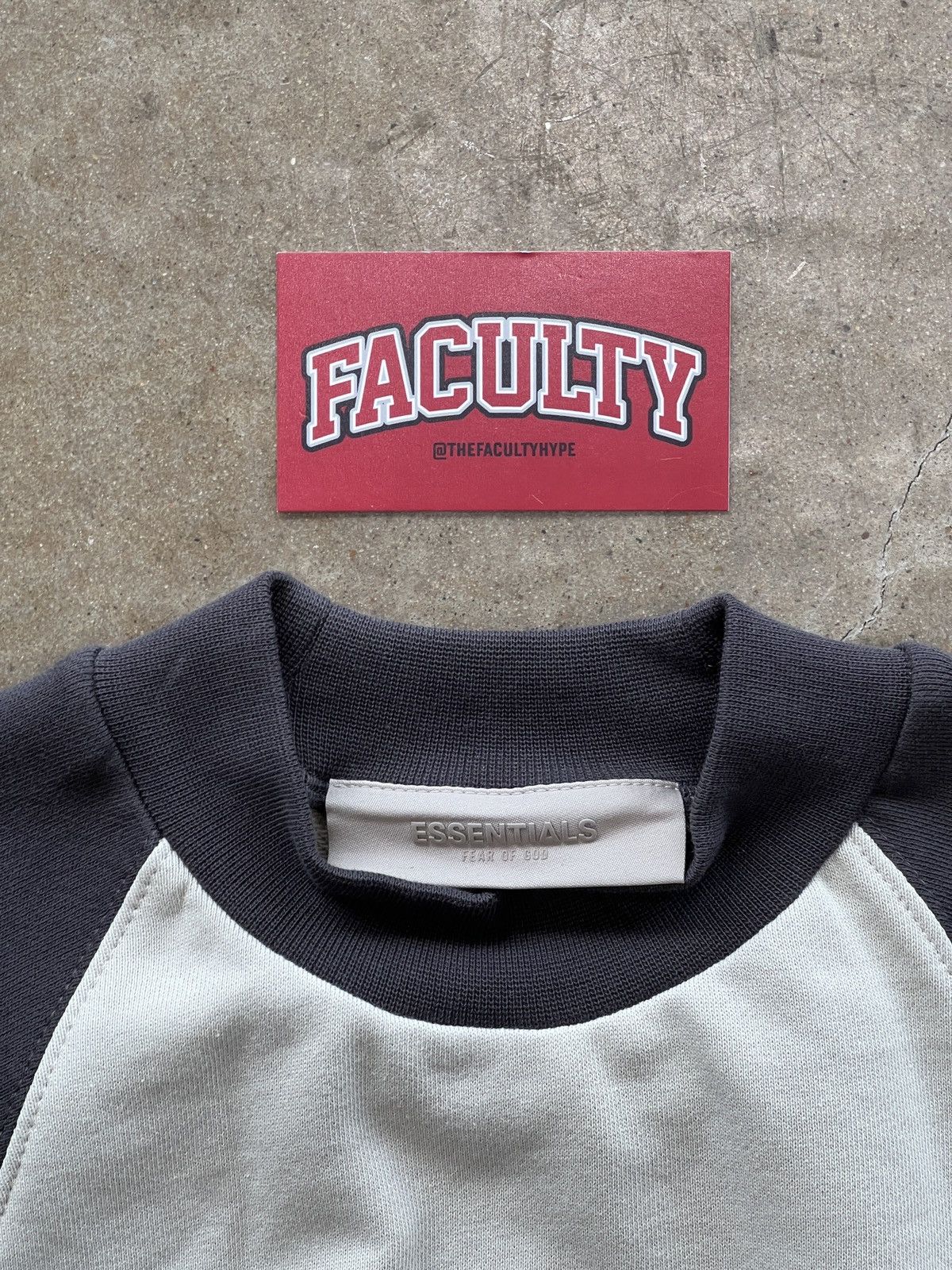 Fear of God Fear of God FOG Essentials SS Crewneck Youth XSmall 4/5 Size US XXS / EU 40 - 3 Thumbnail
