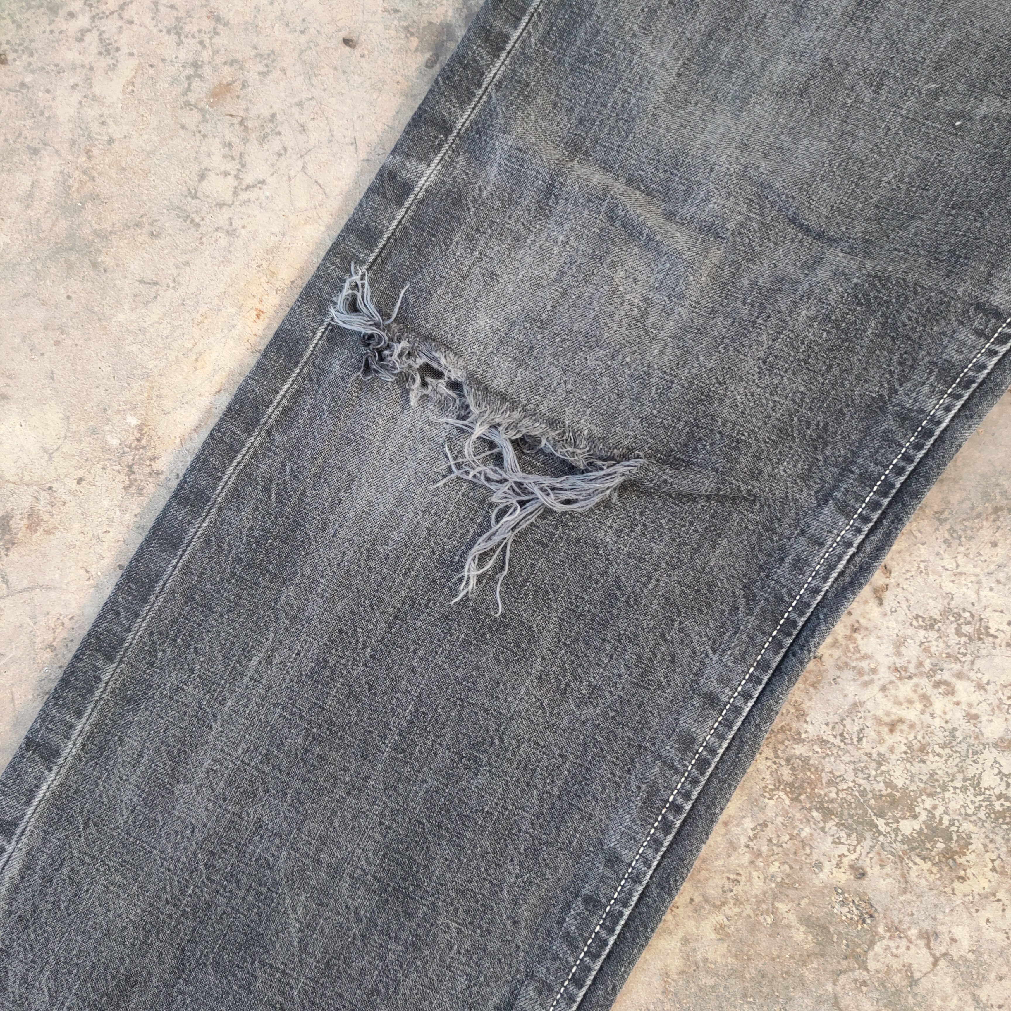 Jean × Levi's × Vintage W35 LEVI'S SKINNY FADED BLACK RIPPED JEANS DENIM PANTS Size US 35 - 6 Thumbnail