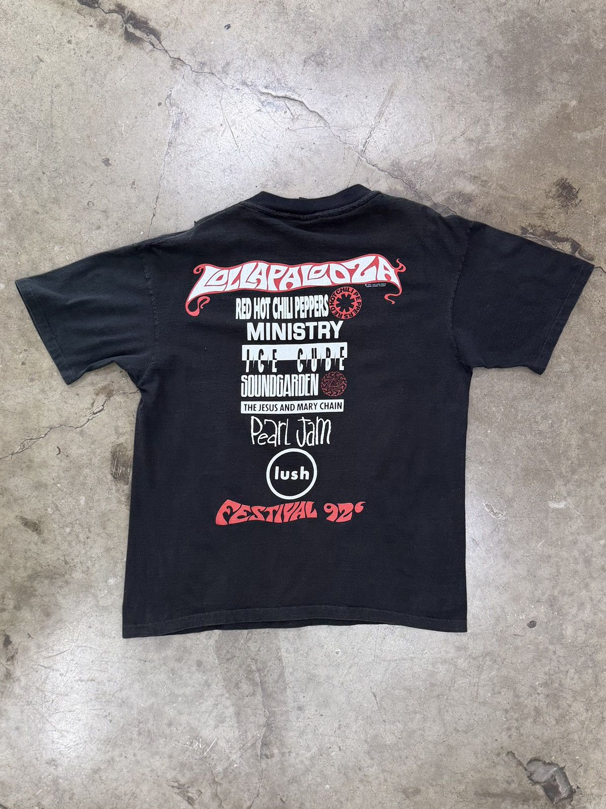 Vintage Vintage 1992 Lollapalooza Red Hot Chilipeppers Size XL Size US XL / EU 56 / 4 - 5 Thumbnail