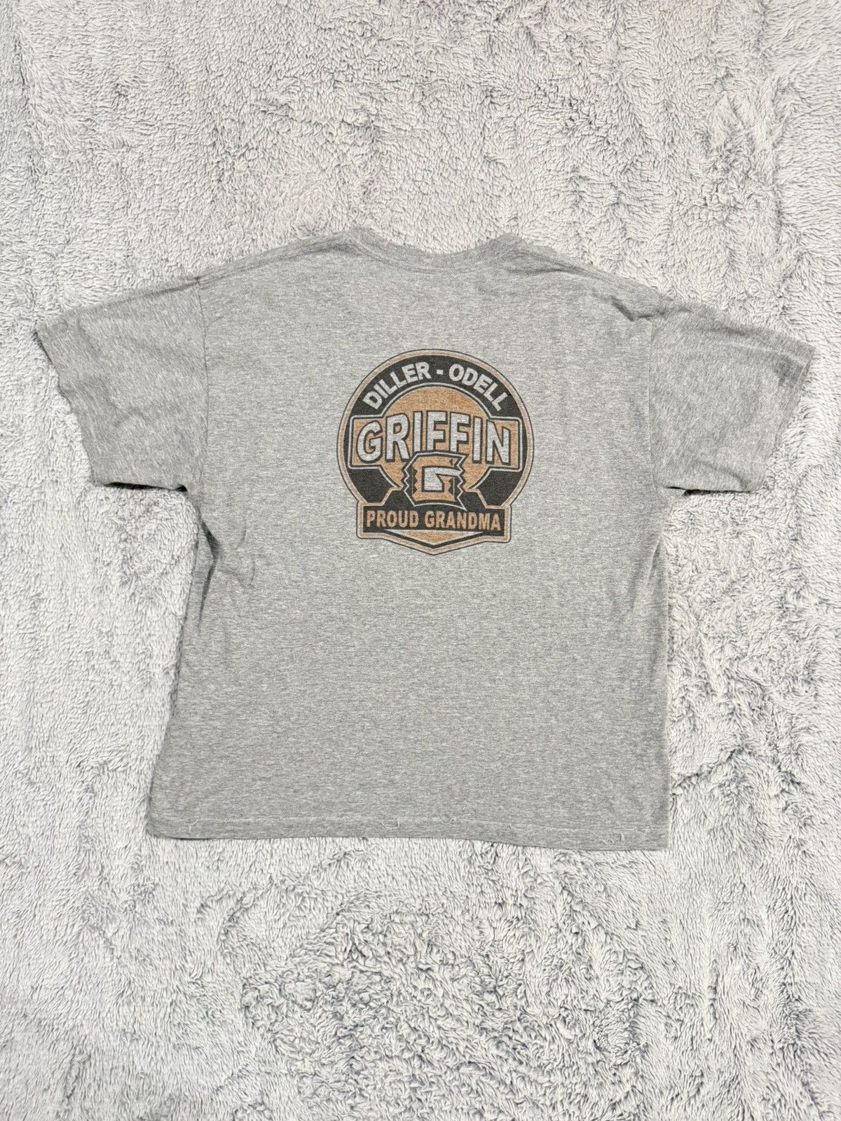 Gildan Grey and brown graphic vintage tee Size US M / EU 48-50 / 2 - 2 Thumbnail