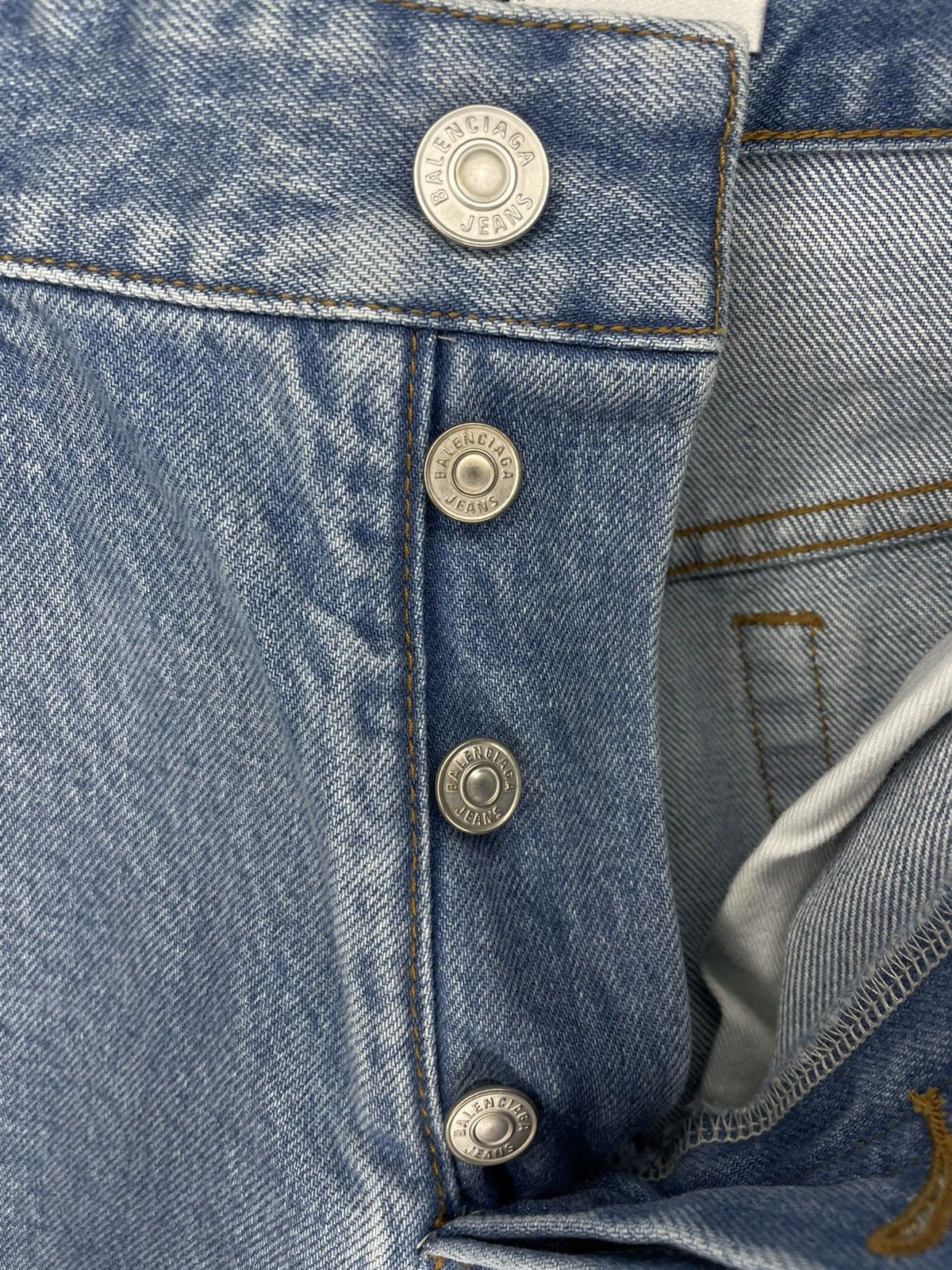 Balenciaga Balenciaga Stonewashed Pleated Jeans Size 27" / US 4 / IT 40 - 6 Thumbnail