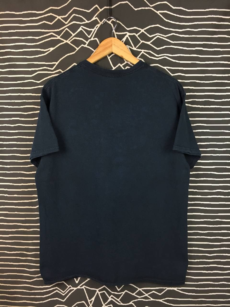 Gildan Escape Room L.A. Distressed Logo Promotional Tee Size US L / EU 52-54 / 3 - 4 Thumbnail