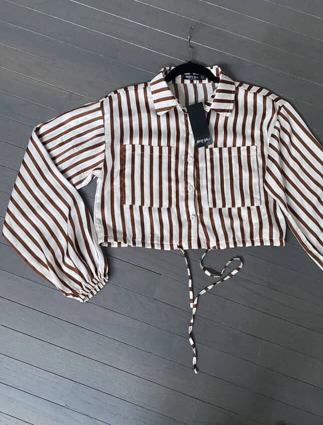 Nasty Gal NWT Nasty Gal Front Tie Striped Crop Silky Shirt Size Small Size S / US 4 / IT 40 - 3 Thumbnail
