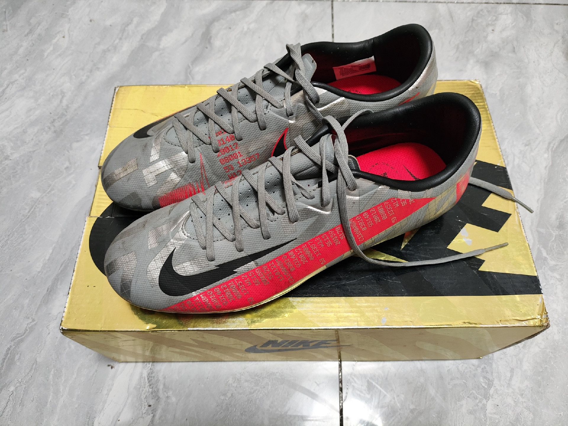 Nike Nike Football Gray Lowtop Sneakers 9.5 Men Size US 9.5 / EU 42-43 - 1 Thumbnail