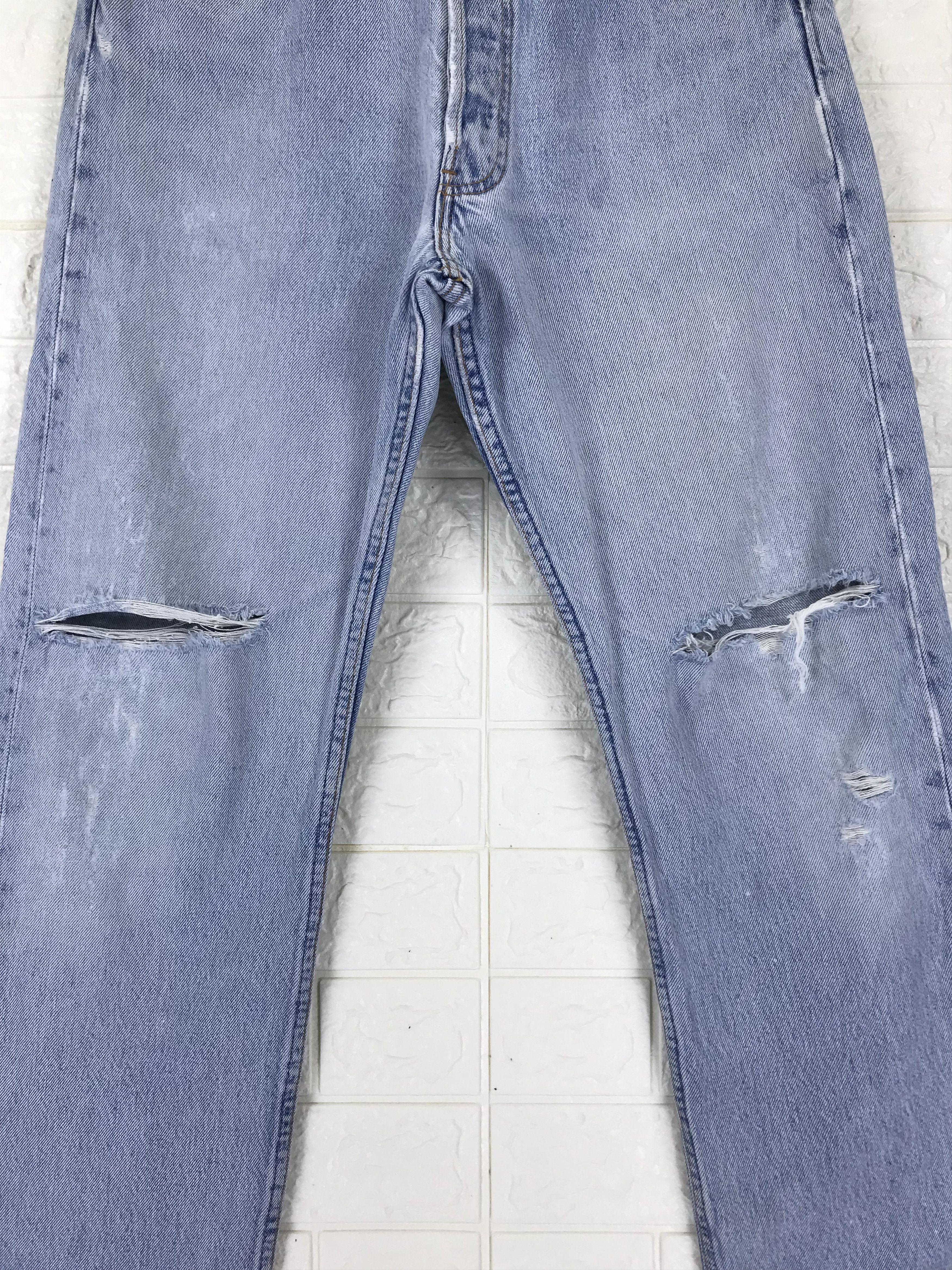 Levi's Vintage 90s Levi's 501 Light Wash Jeans Distressed Denim Size US 31 - 3 Thumbnail