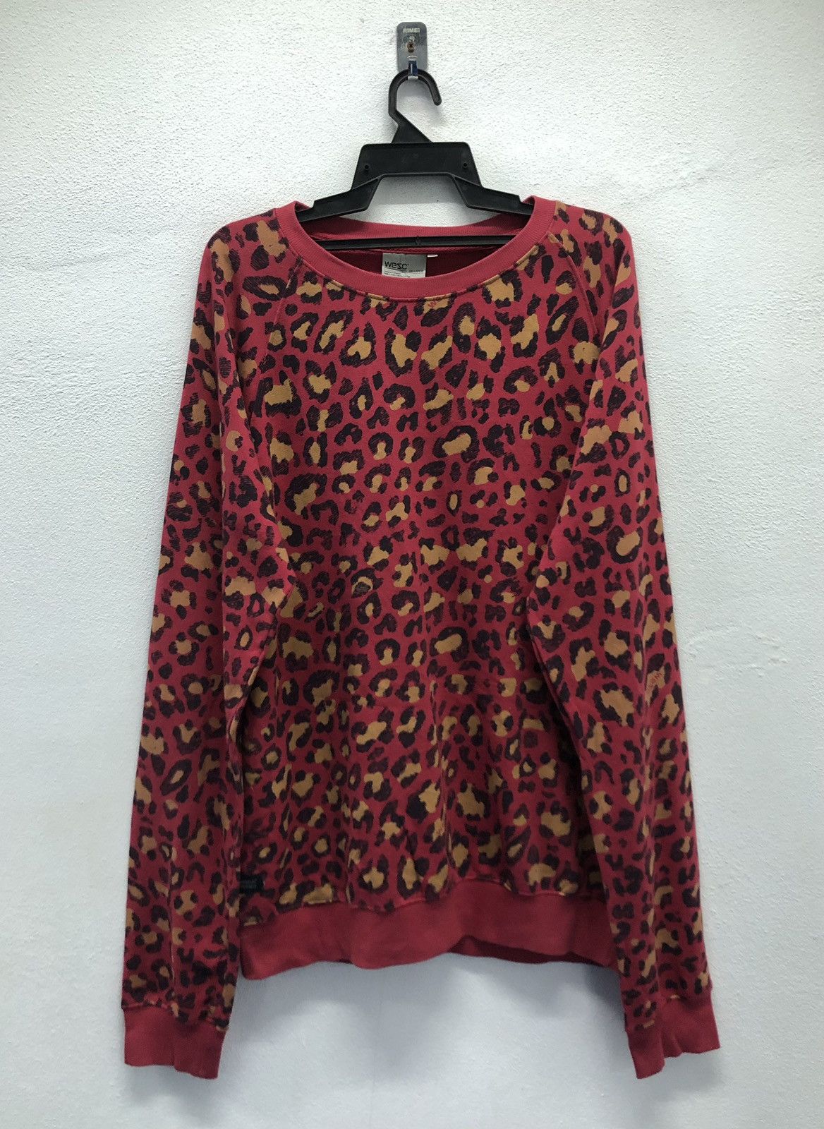 Vintage × WeSC Vintage WESC Leopard Crew Men's Ragian Crew Neck Sweatshirt Size US XXL / EU 58 / 5 - 1 Thumbnail