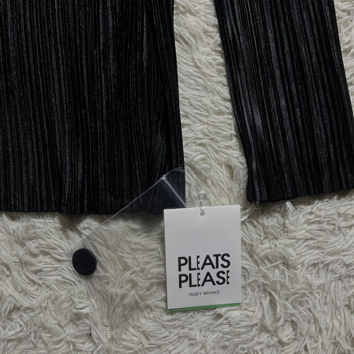 Pleats Please Issey Miyake Pleats Please Issey Miyake Black Long-sleeve Cardigan Size M / US 6-8 / IT 42-44 - 2 Thumbnail