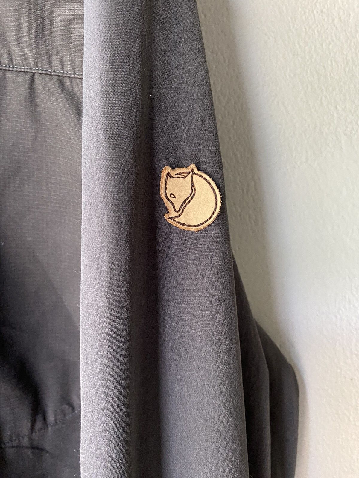 Fjallraven Fjall Raven Men G-1000 Dark Gray Long Sleeve Shirt Size US L / EU 52-54 / 3 - 5 Thumbnail
