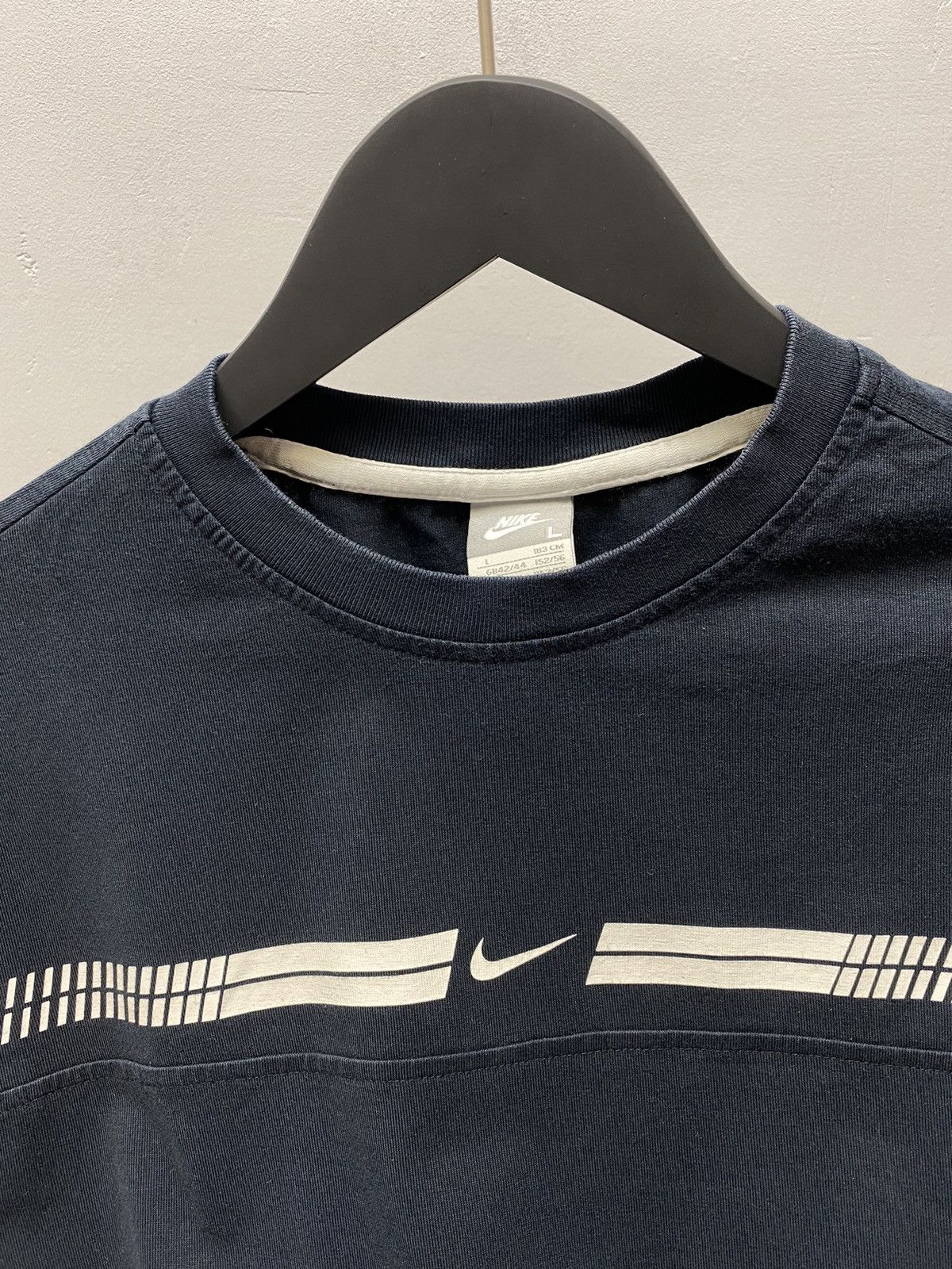 Vintage Vintage 90s Nike Centre Logo T Shirt Size US L / EU 52-54 / 3 - 10 Thumbnail