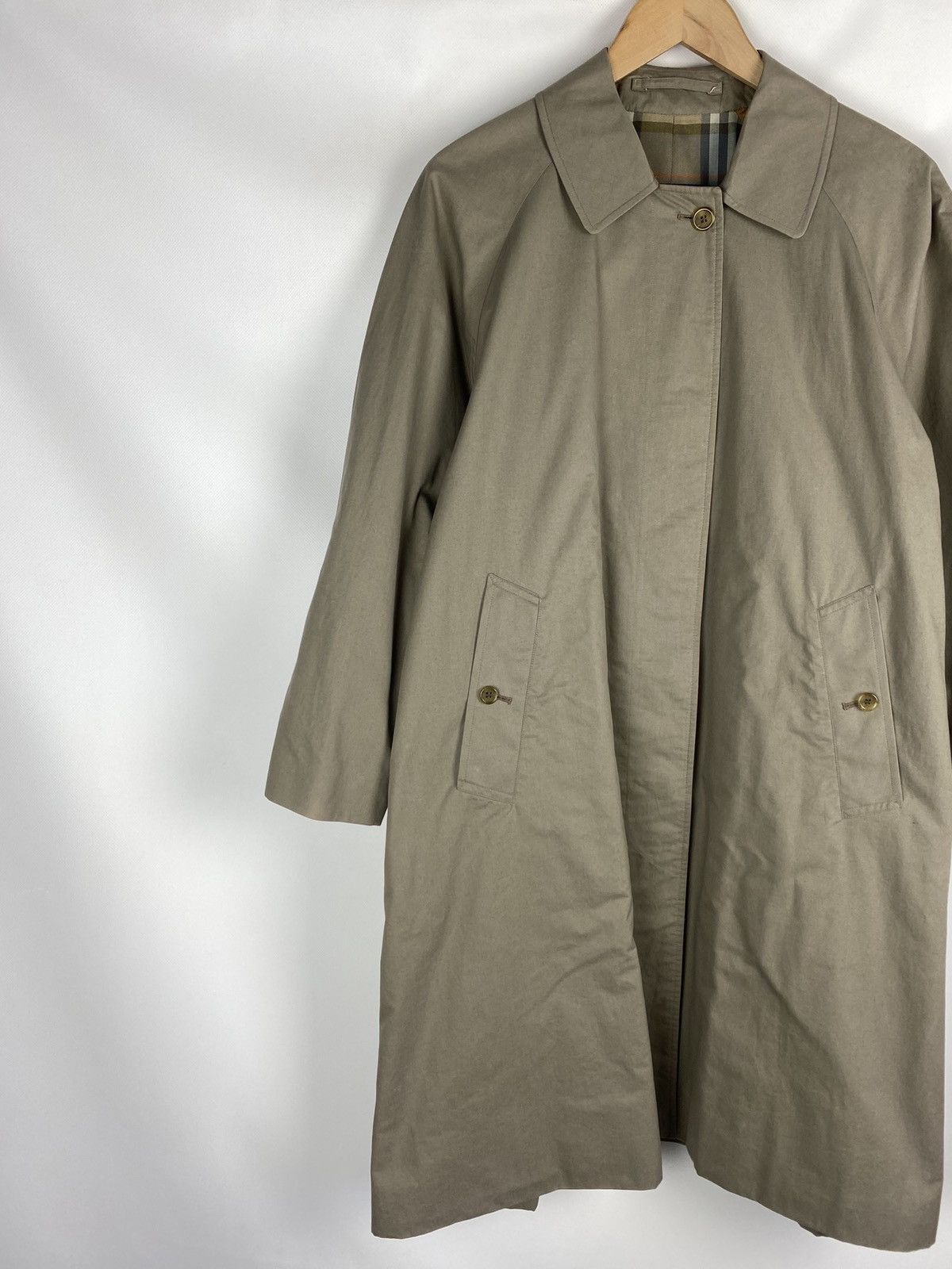 Burberry Burberrys vintage ladies single breasted belted trench coat Size M / US 6-8 / IT 42-44 - 2 Thumbnail