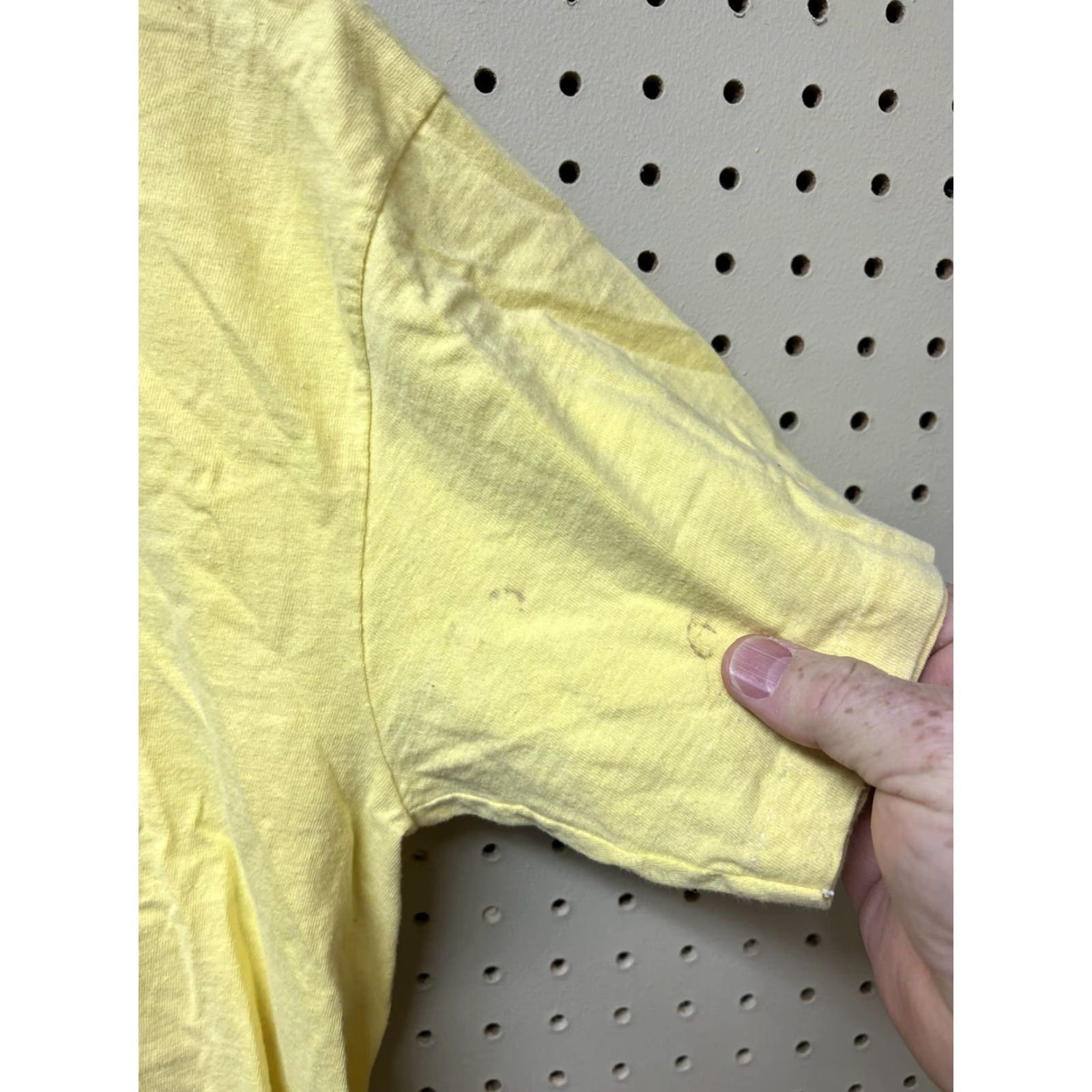 Hanes VINTAGE Hanes T-Shirt Yellow Crew Neck Short Sleeve Men L Cotton Sheep Stitch Bar Pub Band? Fizz Farm Single Stitch Size US L / EU 52-54 / 3 - 7 Thumbnail
