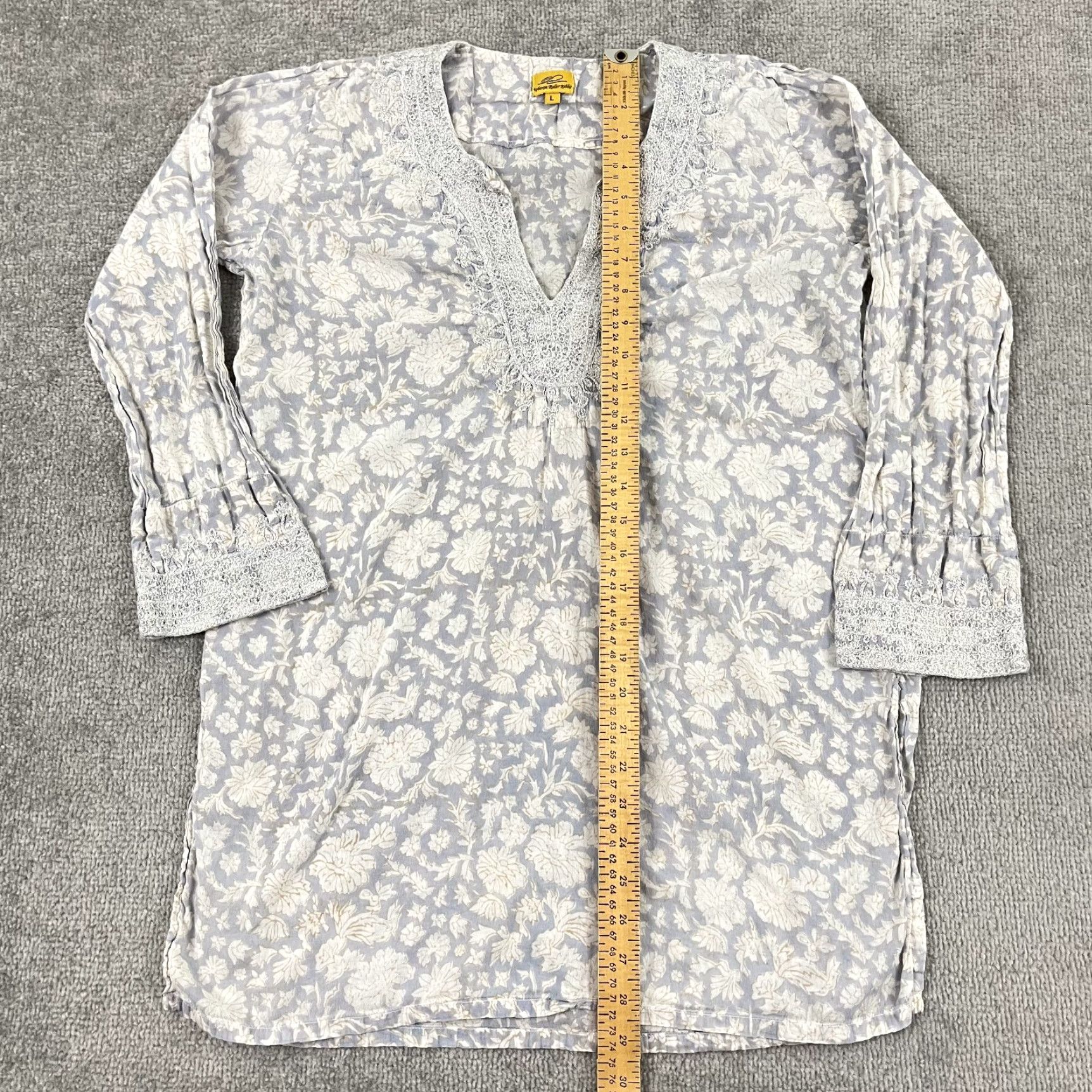Vintage VINTAGE Roberta Roller Rabbit Blouse Womens Large Floral Lace Tunic Top All Seasons Casual Lightweight Gray Blue Size L / US 10 / IT 46 - 3 Thumbnail