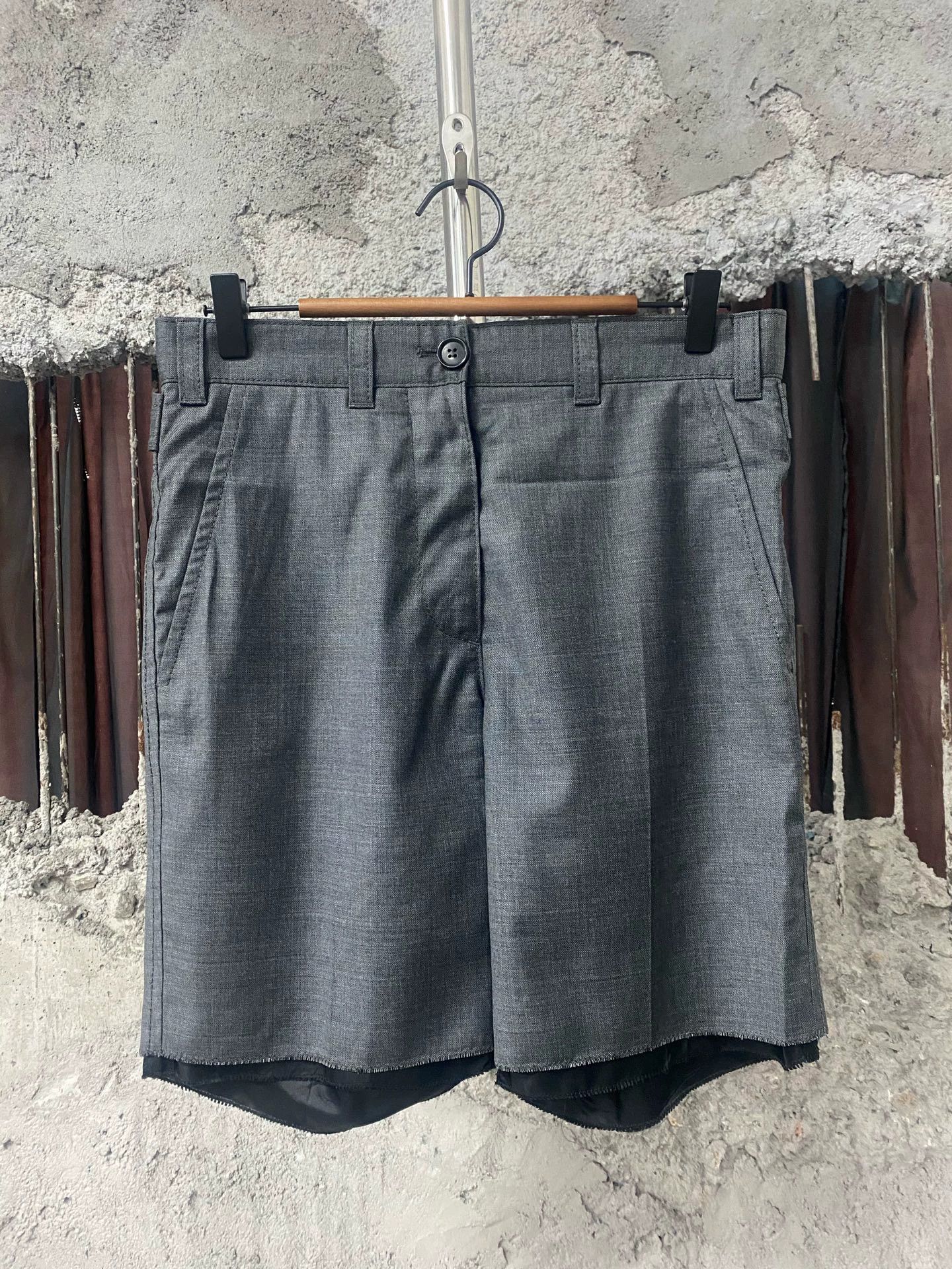 Miu Miu MIU MIU Applique Logo Wool Shorts Size 25" / US 0 / IT 36 - 1 Thumbnail