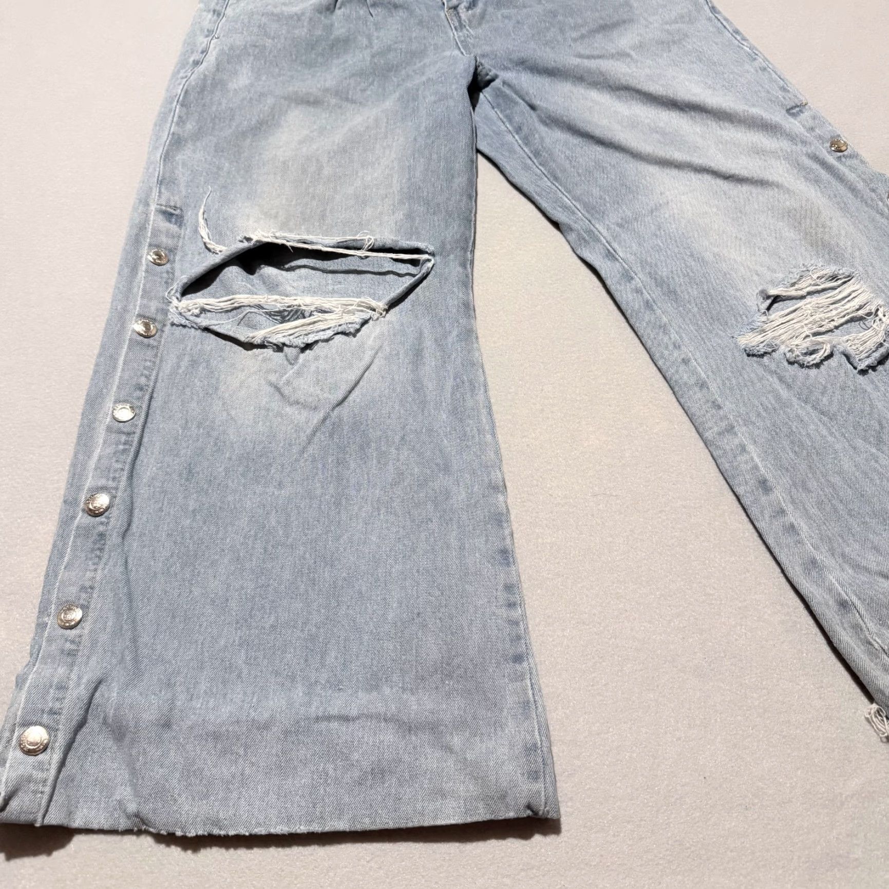 Mossimo Mossimo Jeans Women's Light Blue Snap Buttons Frayed Distressed Wide-Leg - 14 Size 36" / US 14 / IT 50 - 4 Thumbnail