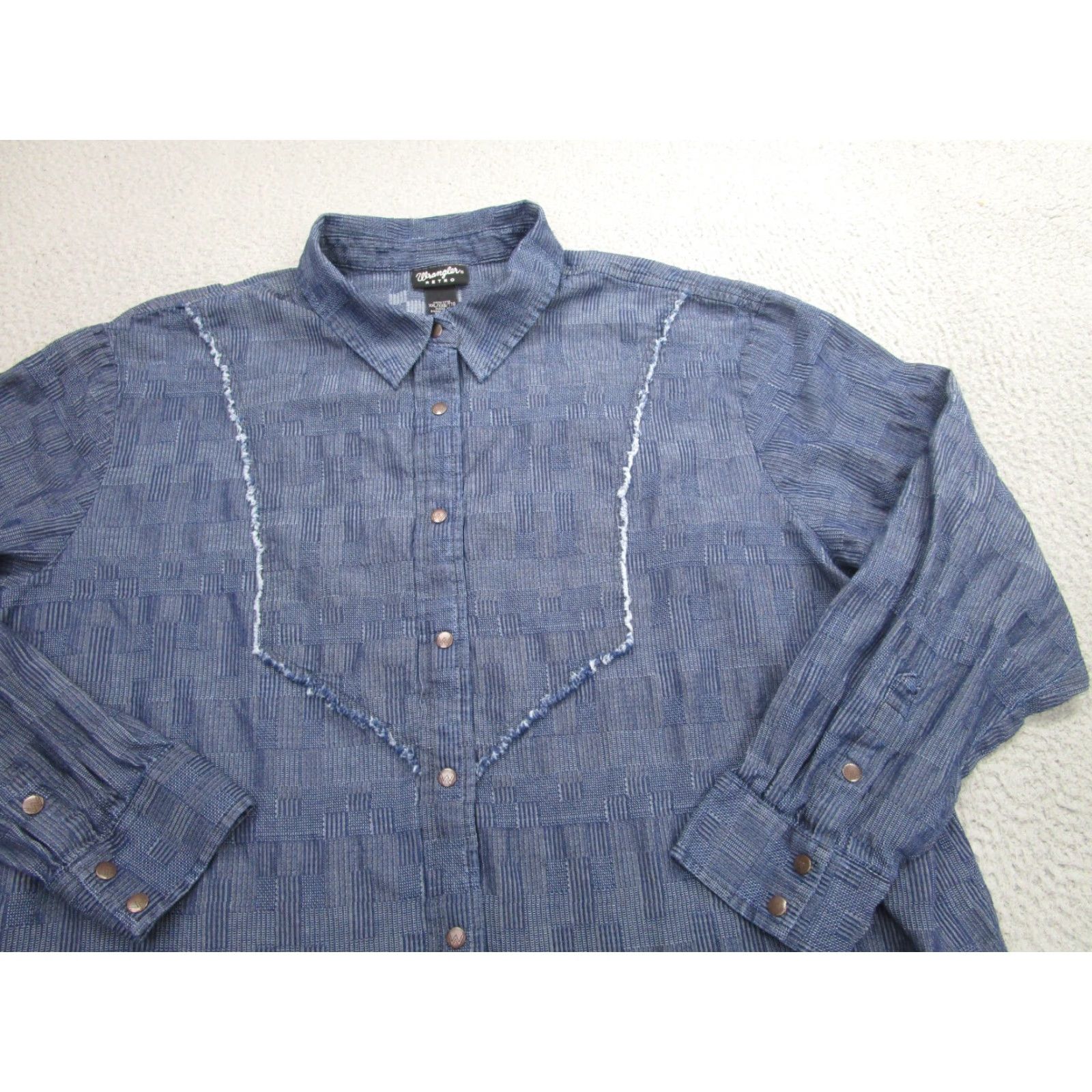 Wrangler VINTAGE Wrangler Shirt Mens 2XL Blue Chambray Snap Western Cowboy Fray Fringe Retro Geometric 90s Mens Size US XXL / EU 58 / 5 - 2 Thumbnail