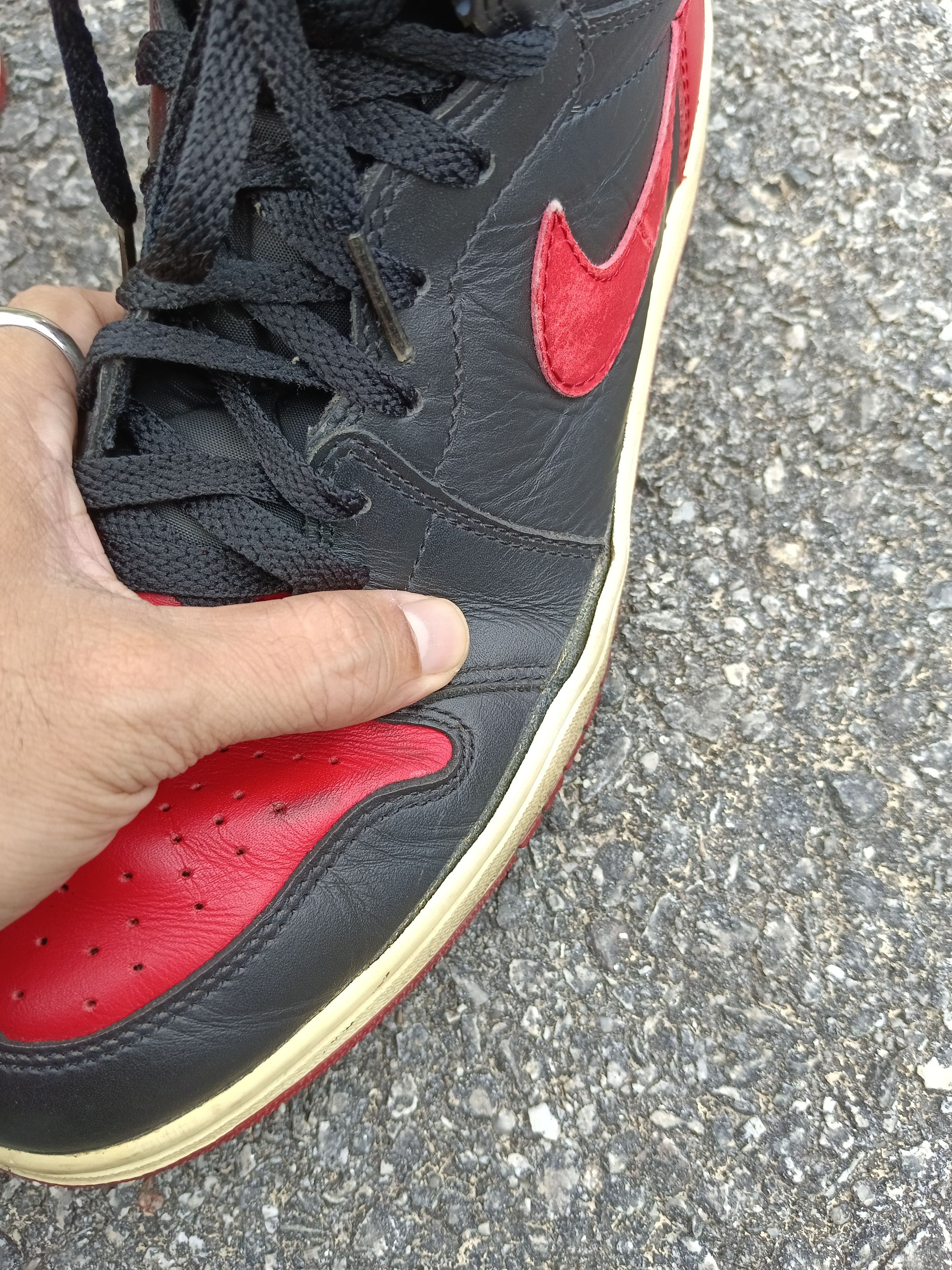 Jordan Brand NIKE AIR JORDAN 1 RETRO BRED 2001 VINTAGE SNEAKERS Size US 10 / EU 43 - 5 Thumbnail
