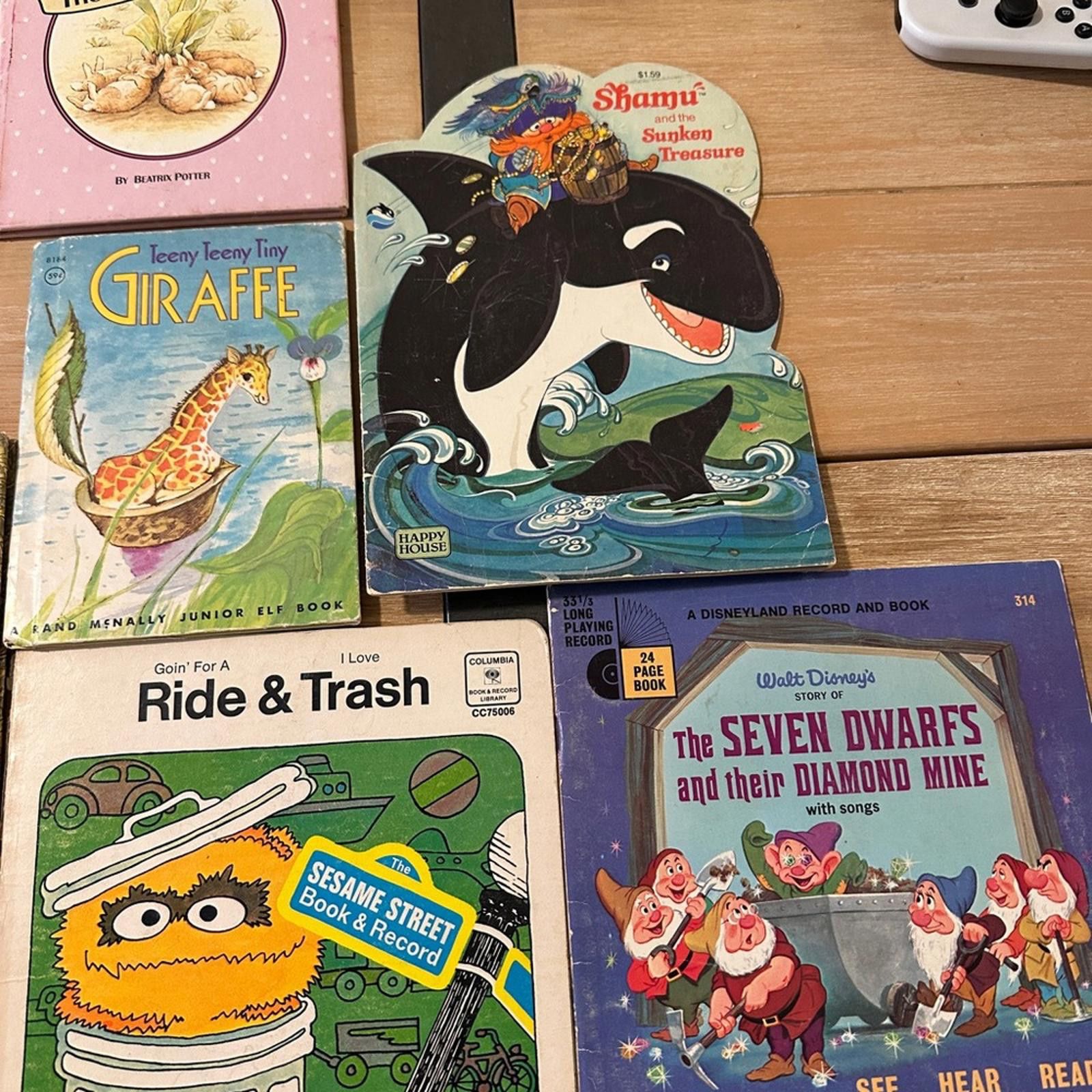 Disney Golden Book Vintage Shamu Teeny Giraffe Book Little Hiawatha Size ONE SIZE - 2 Thumbnail