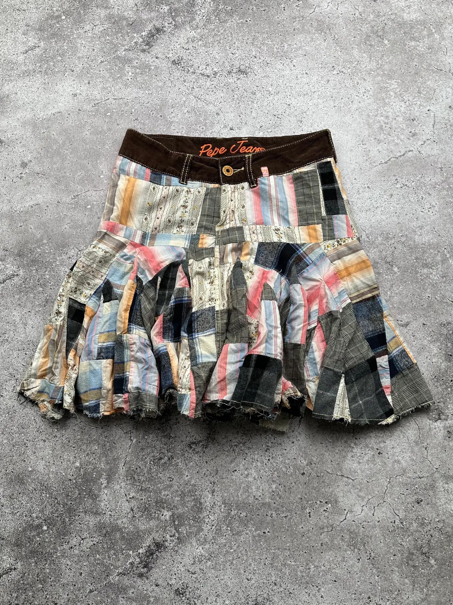 Japanese Brand Vintage Lush Patchwork Mini Skirt C115(V284) Size 27" / US 4 / IT 40 - 1 Thumbnail