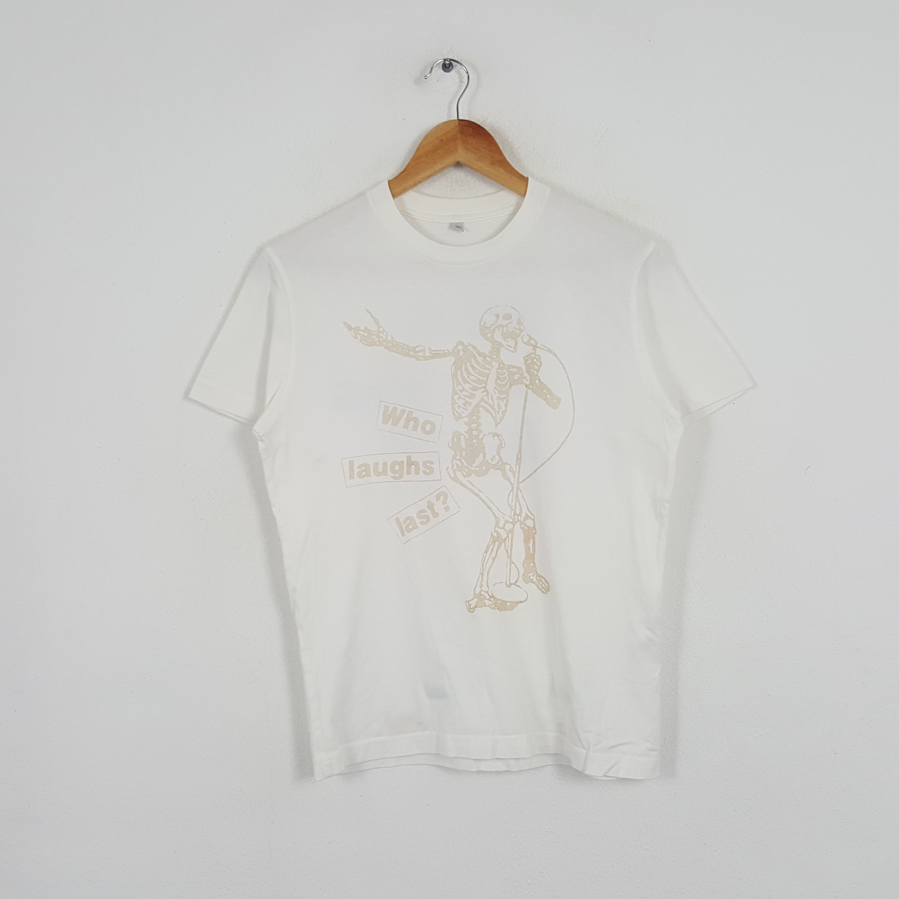 Japanese Brand × Vintage Vintage Barbara Kruger Who Laughs last Japanese Tshirt Size US M / EU 48-50 / 2 - 1 Thumbnail
